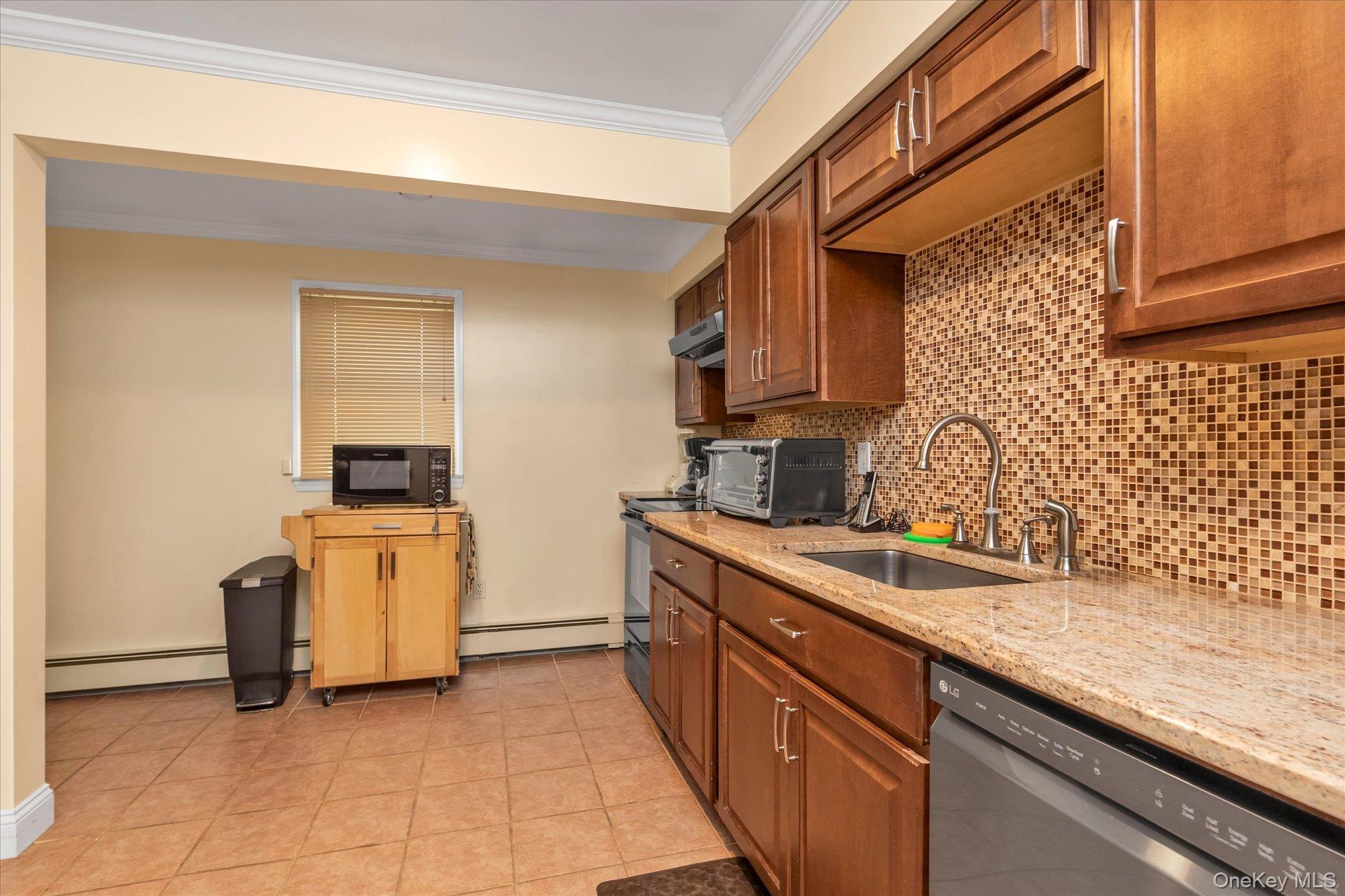810 Ibsen Street Property Photo 8