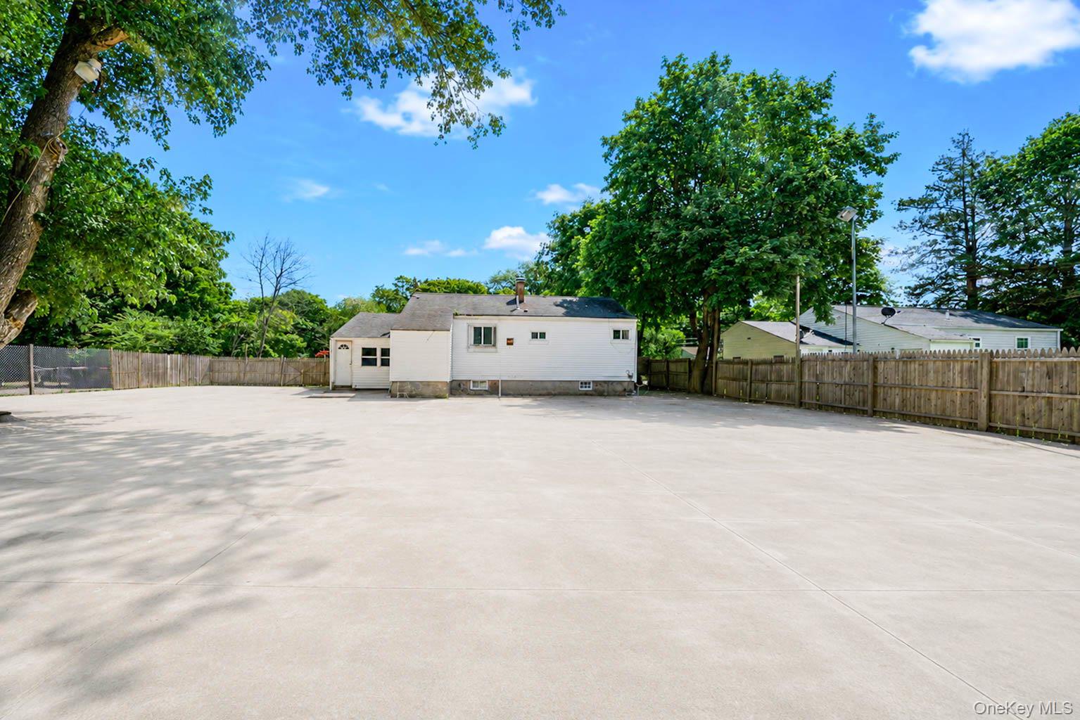 948 Walker Street Property Photo 14