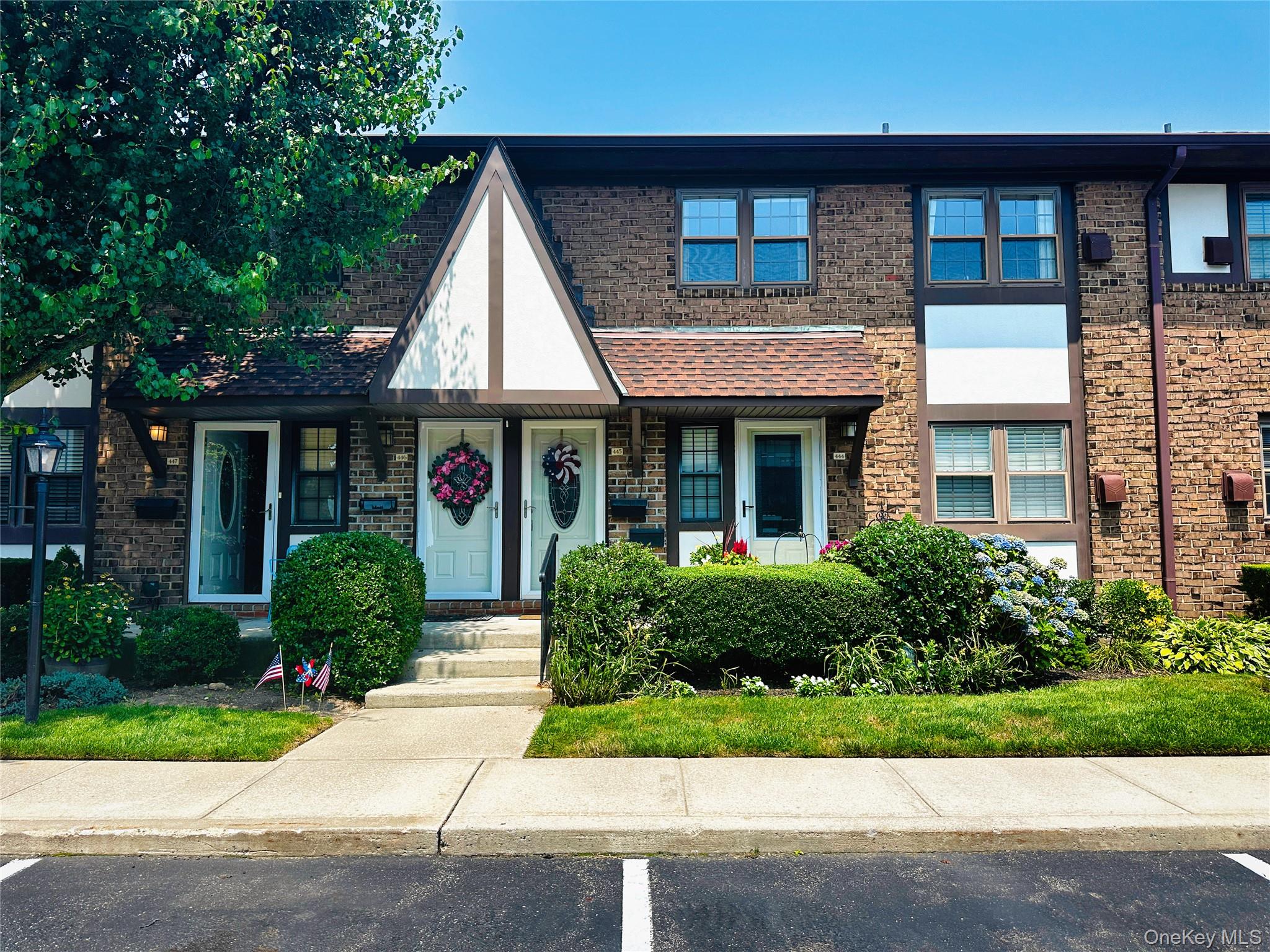 445 Mariners Way Property Photo 1