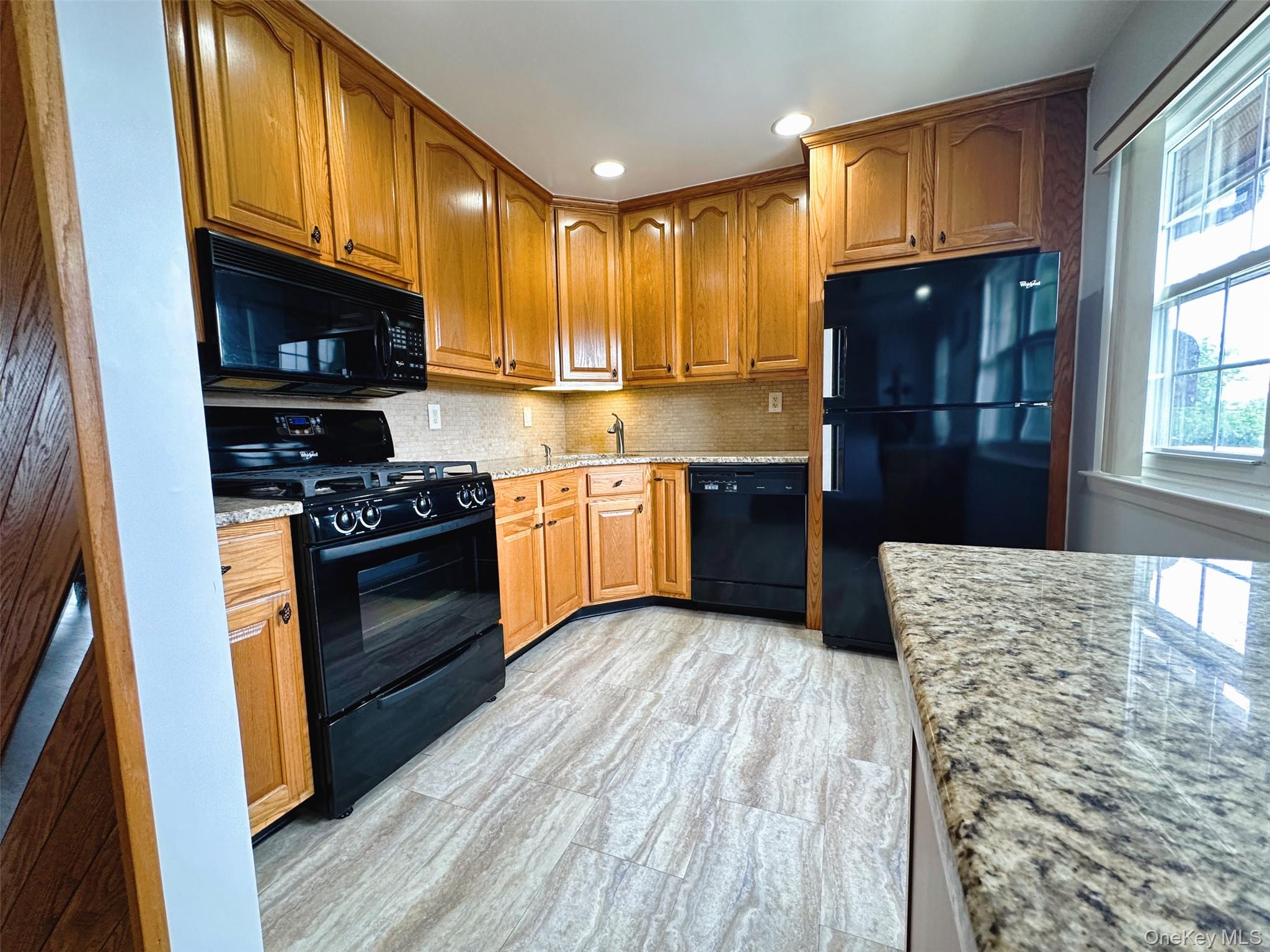 445 Mariners Way Property Photo 6