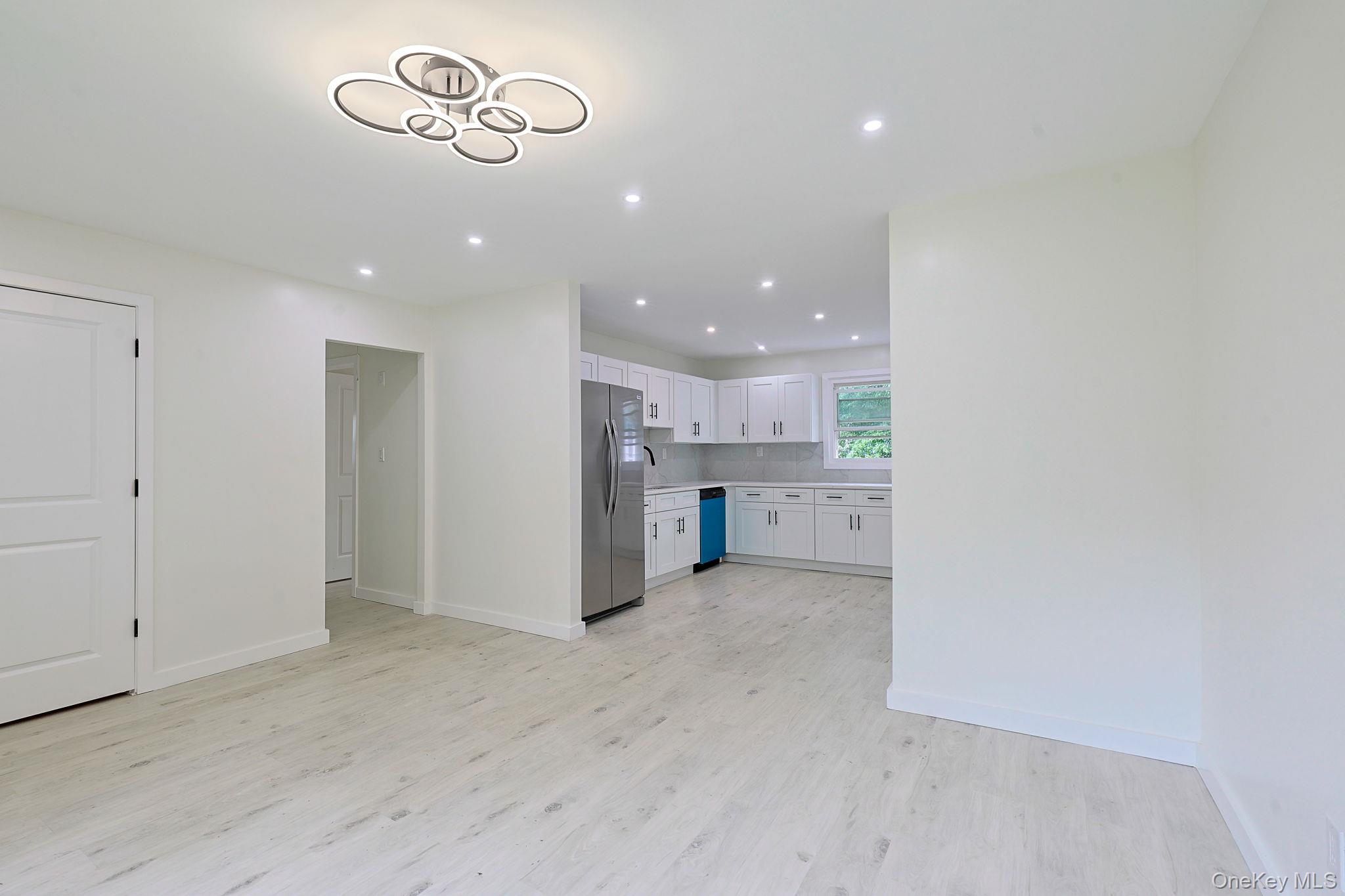 19 Judd Place Property Photo 6