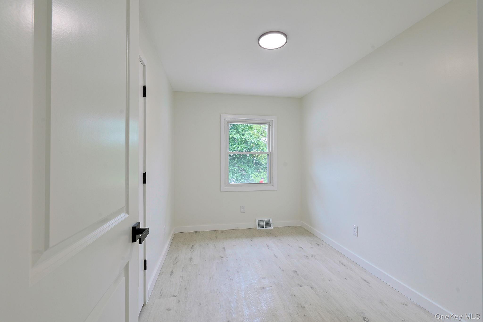 19 Judd Place Property Photo 7