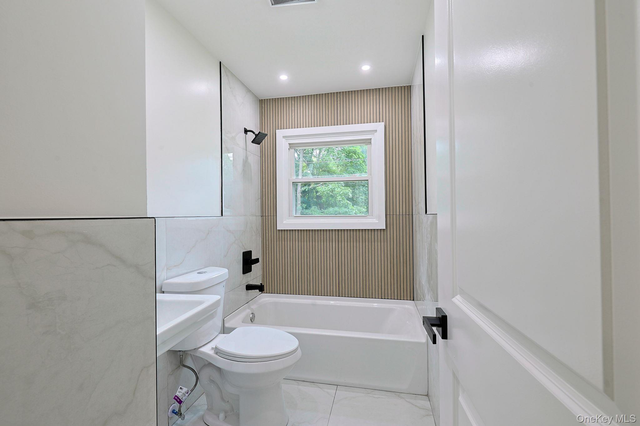 19 Judd Place Property Photo 9