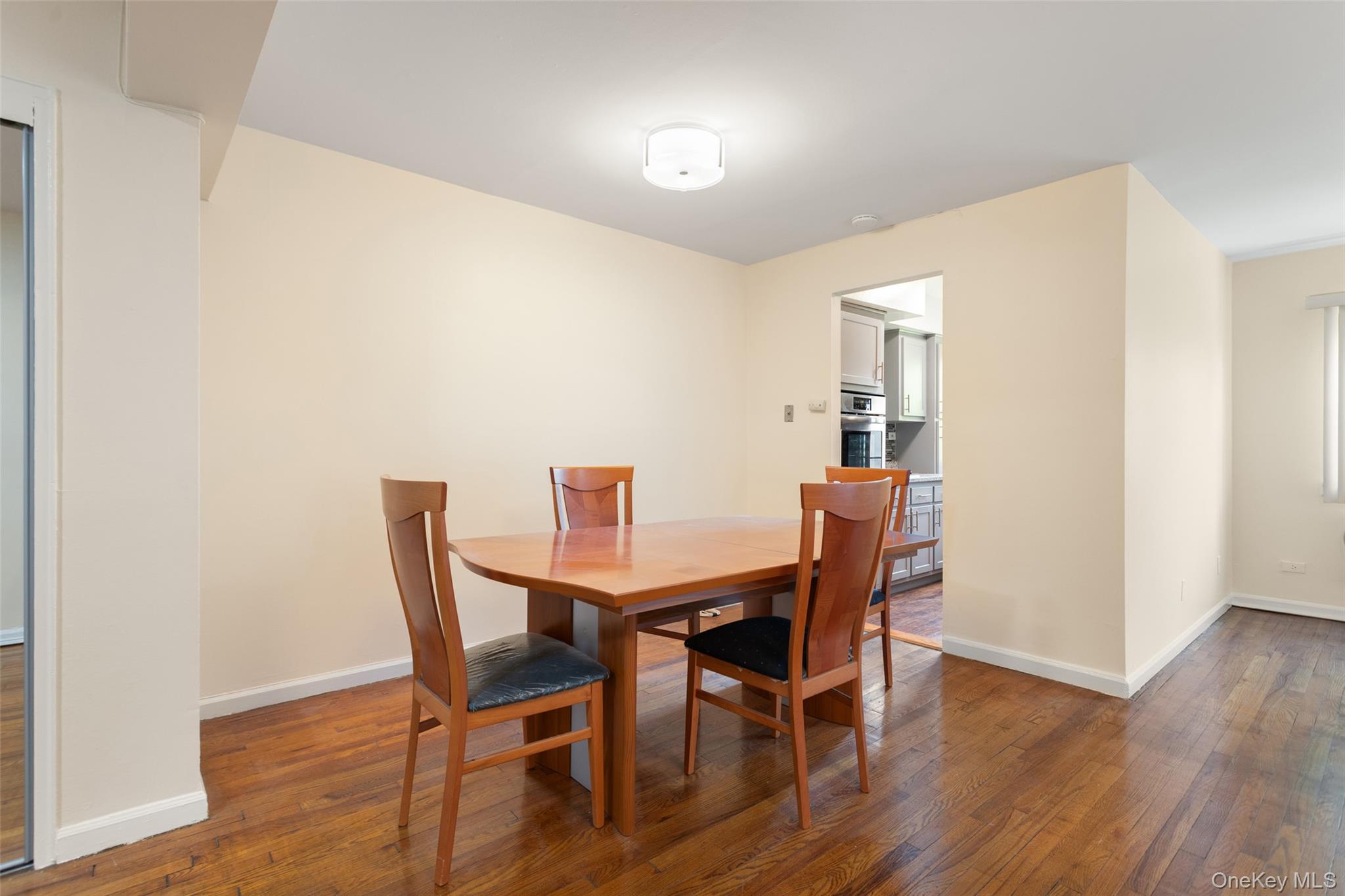 1910 Pelham Parkway 5c Property Photo 4
