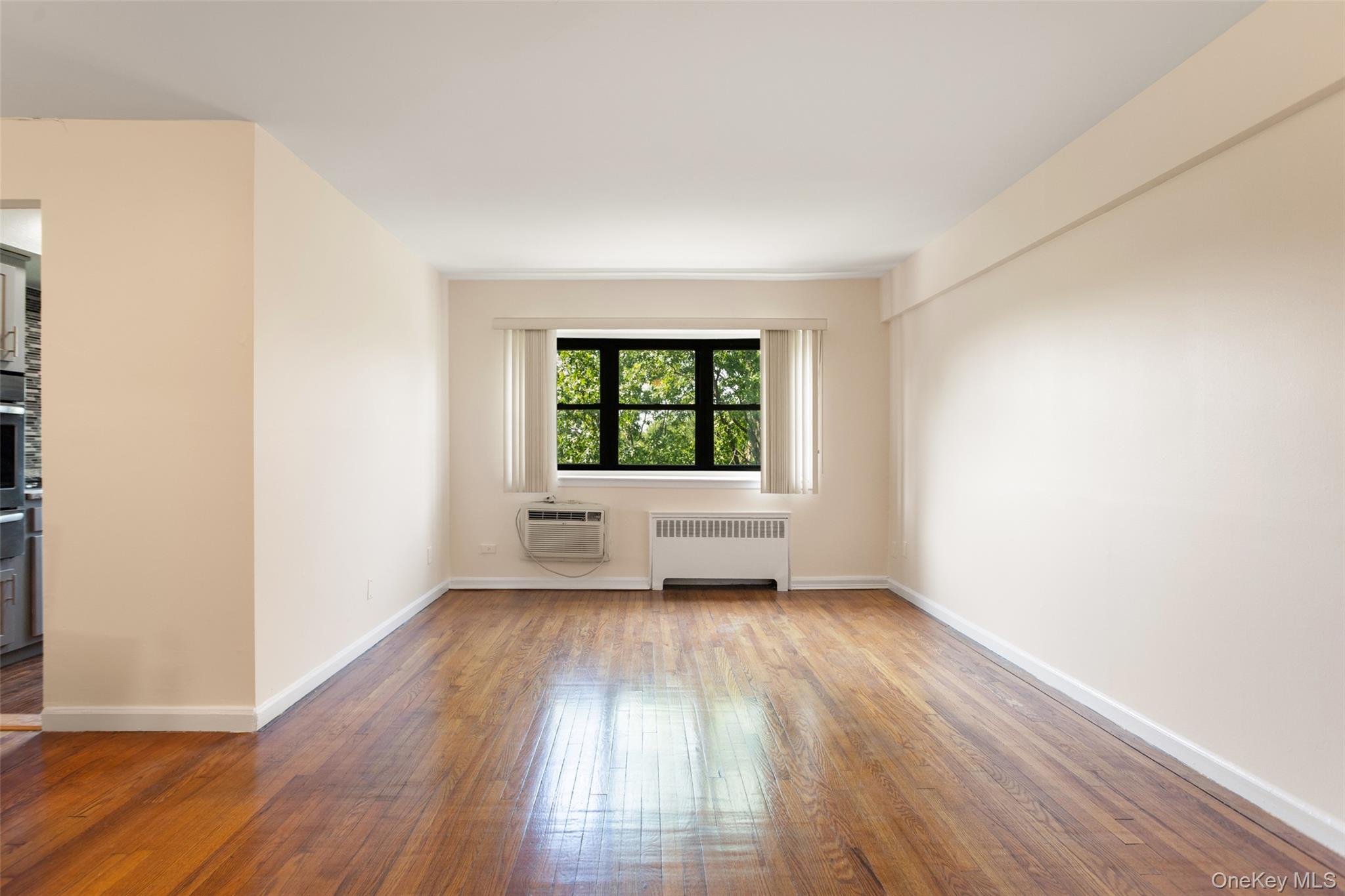 1910 Pelham Parkway 5c Property Photo 6