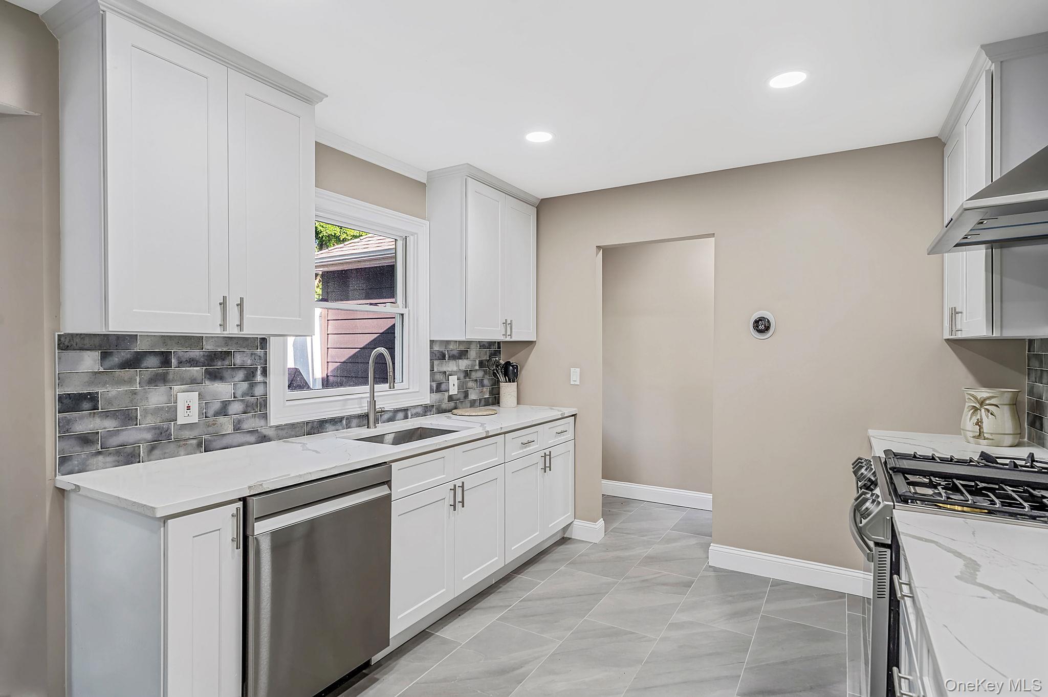 10 Springmeadow Drive Property Photo 15