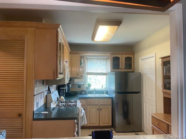 1385 Broadway A33 Property Photo 8
