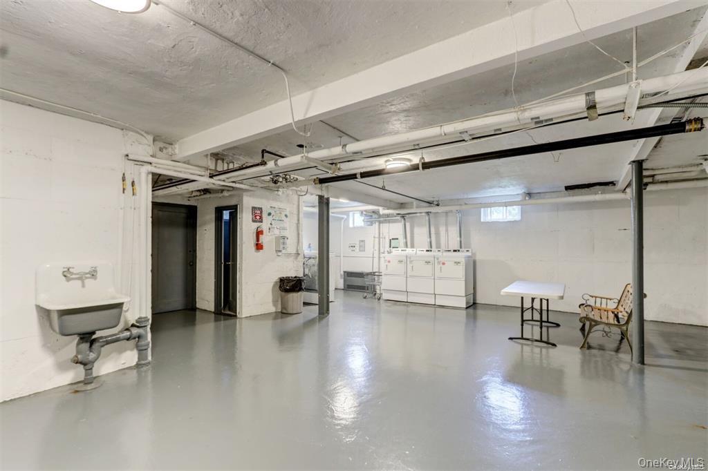 1385 Broadway A33 Property Photo 16