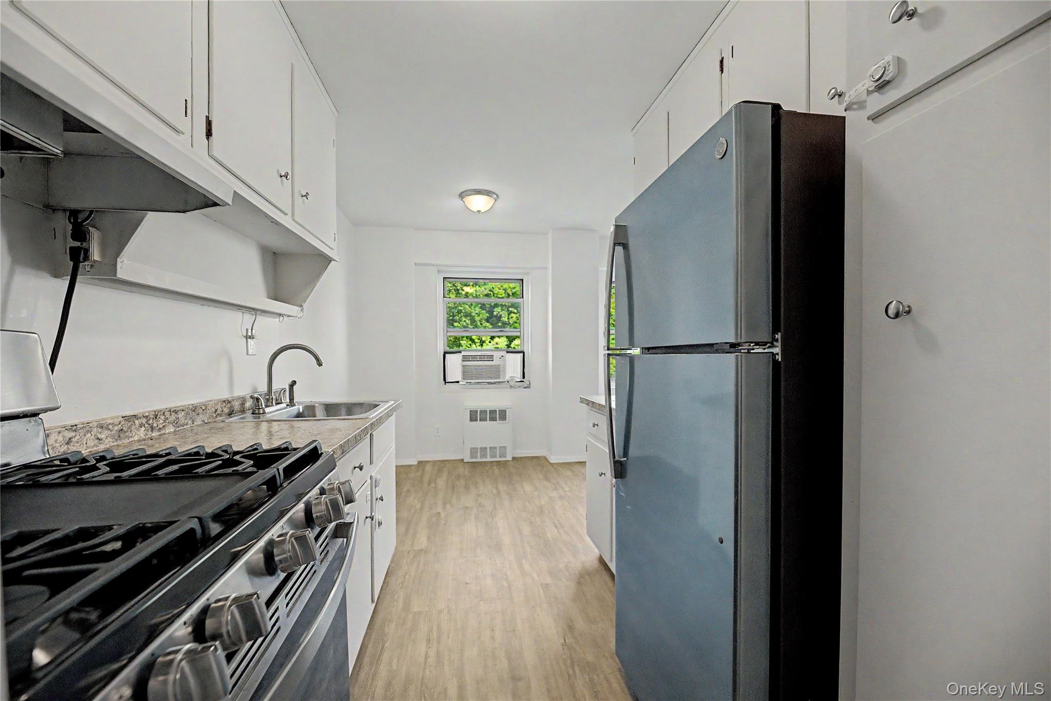 3130 Irwin Avenue 6g Property Photo 6