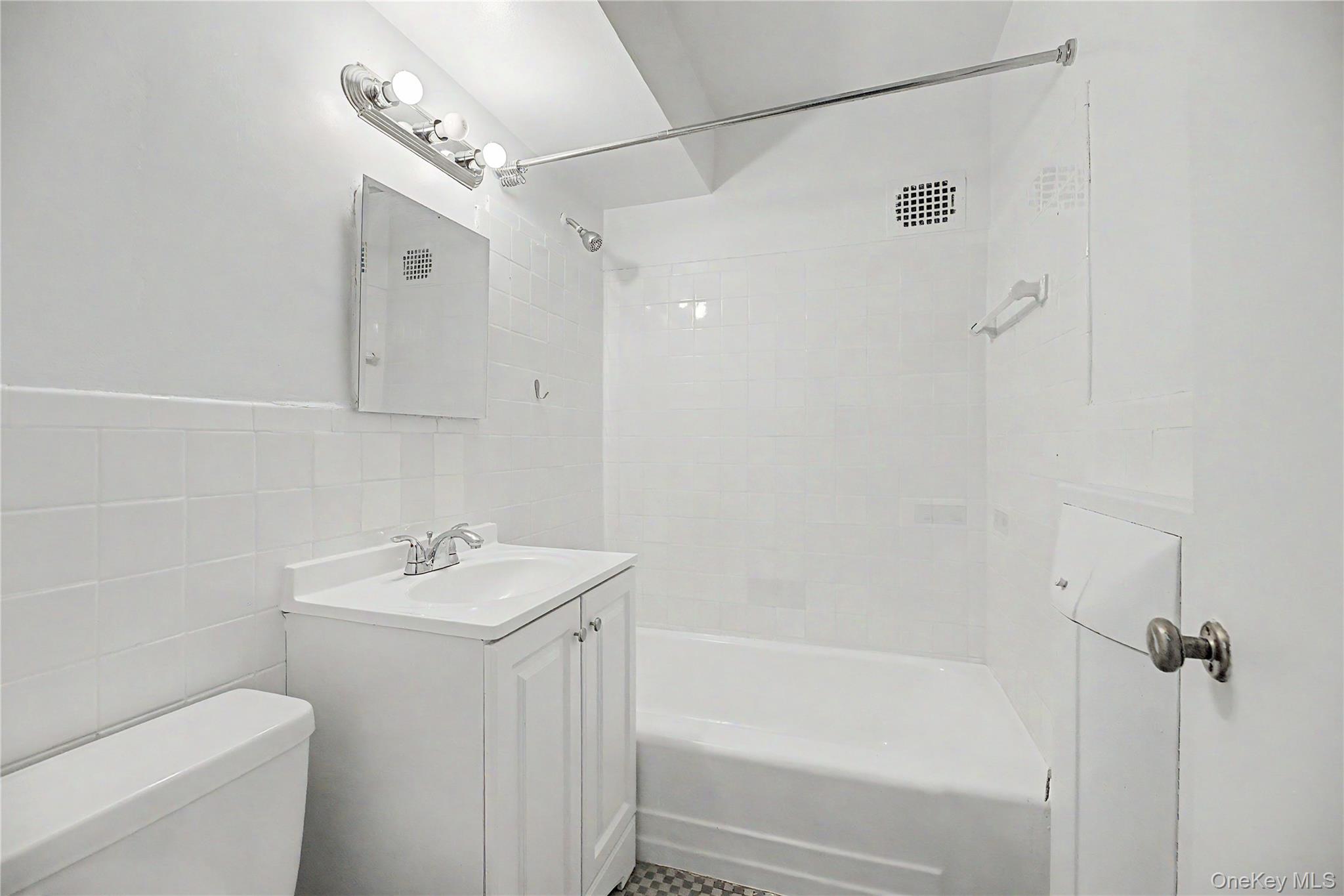 3130 Irwin Avenue 6g Property Photo 11