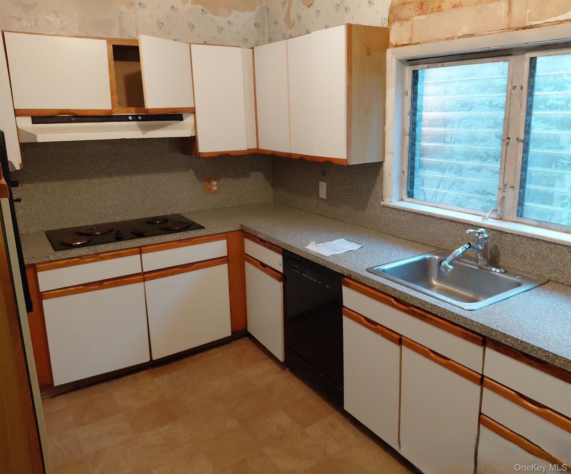 211 Egmont Avenue Property Photo 5