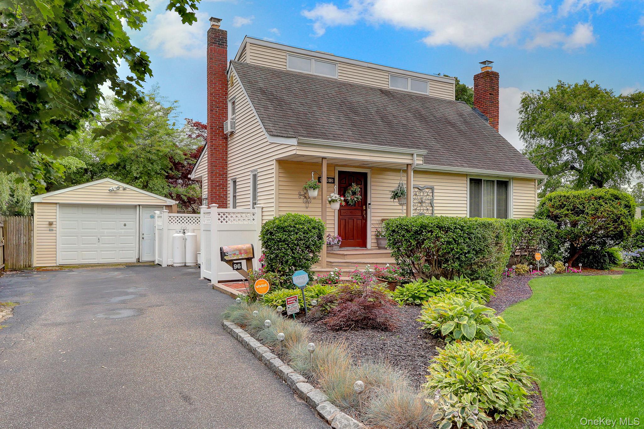 96 Chenango Drive Property Photo 2