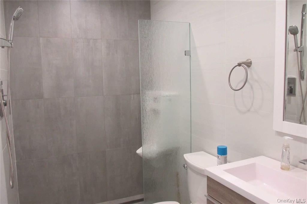 2751 Grand Avenue Property Photo 4