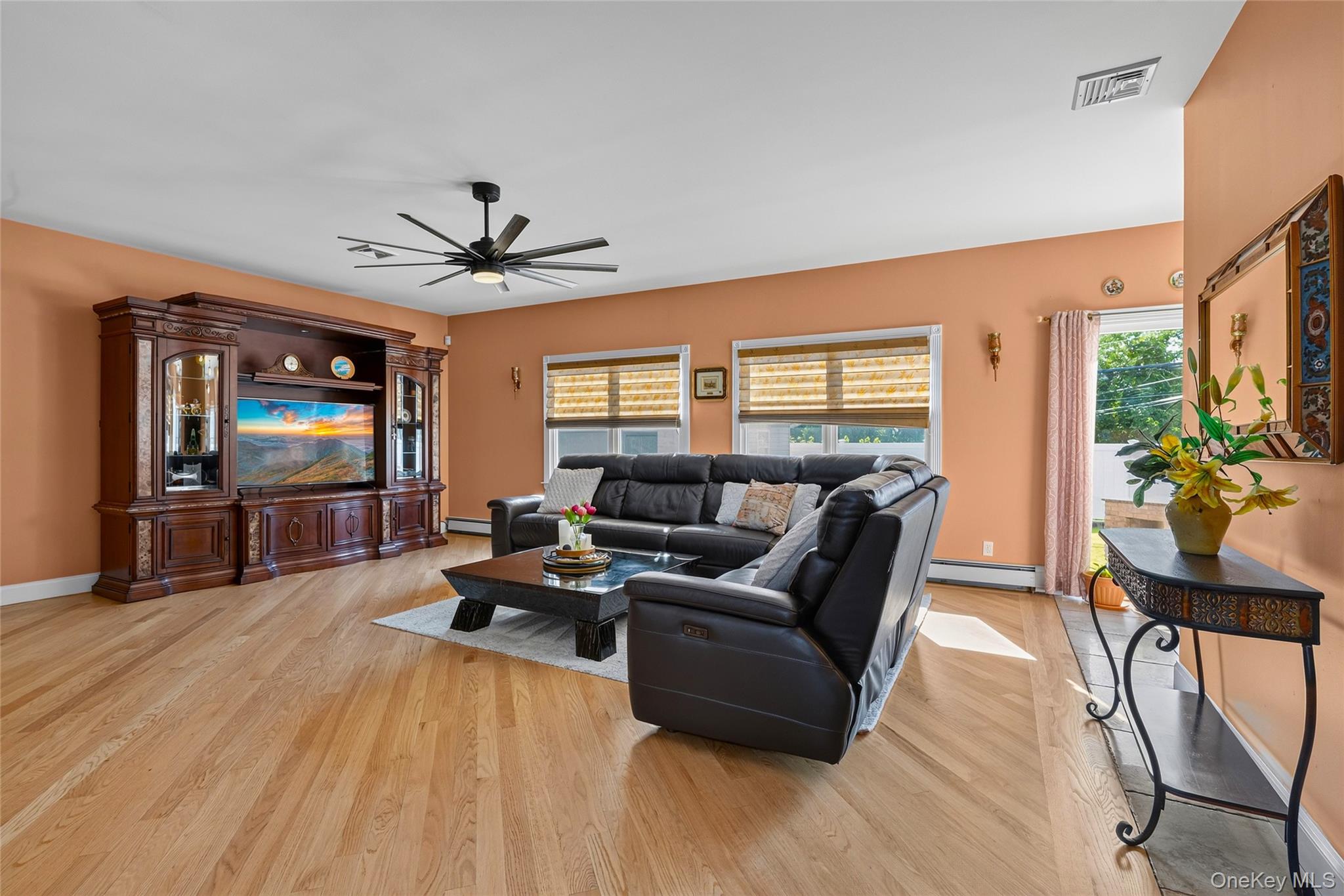 696 Hewlett Street Property Photo 14