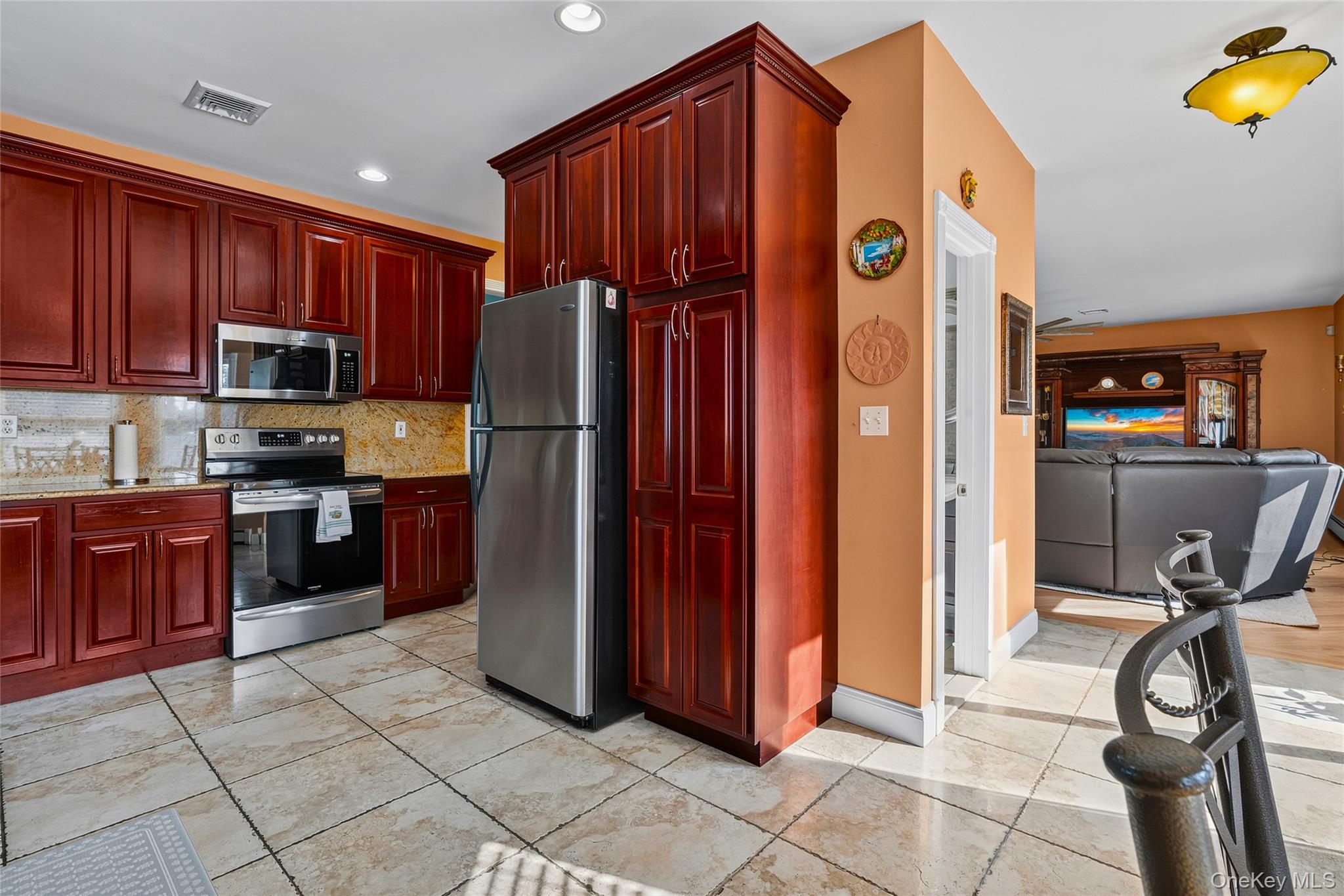 696 Hewlett Street Property Photo 19