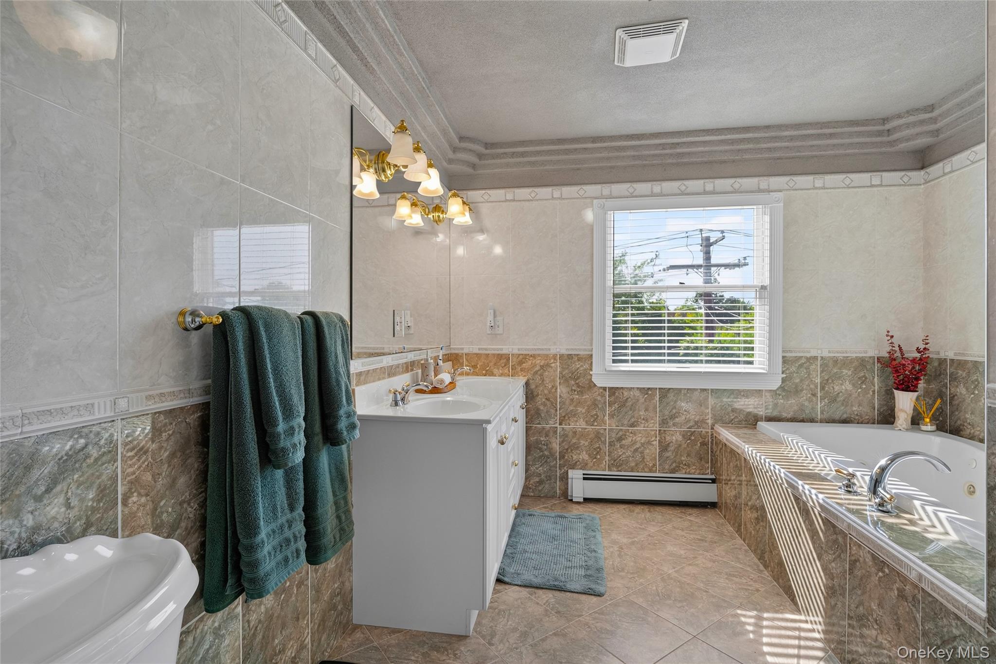 696 Hewlett Street Property Photo 32