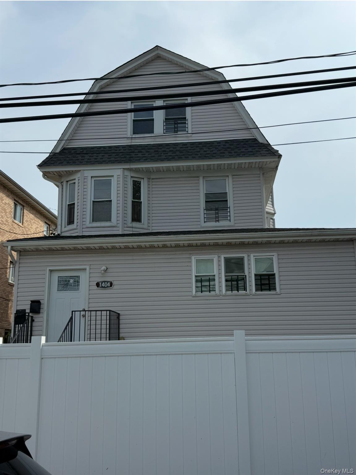 14-04 Dickens Street Property Photo 1