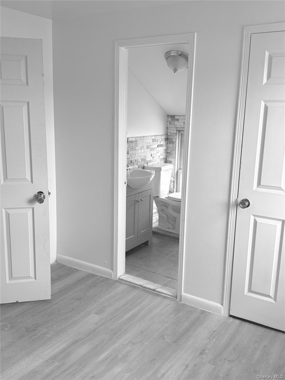 14-04 Dickens Street Property Photo 11