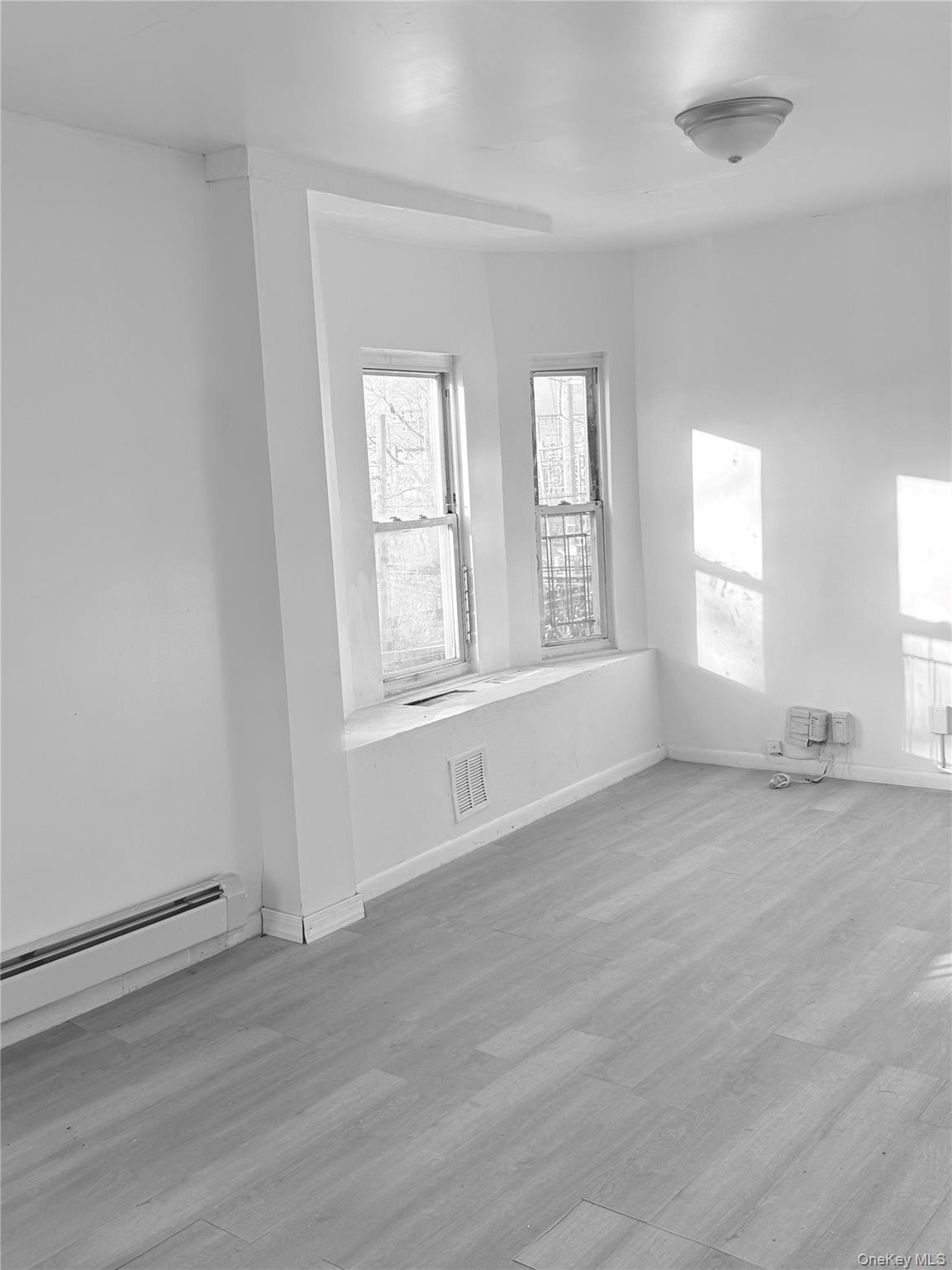 14-04 Dickens Street Property Photo 23