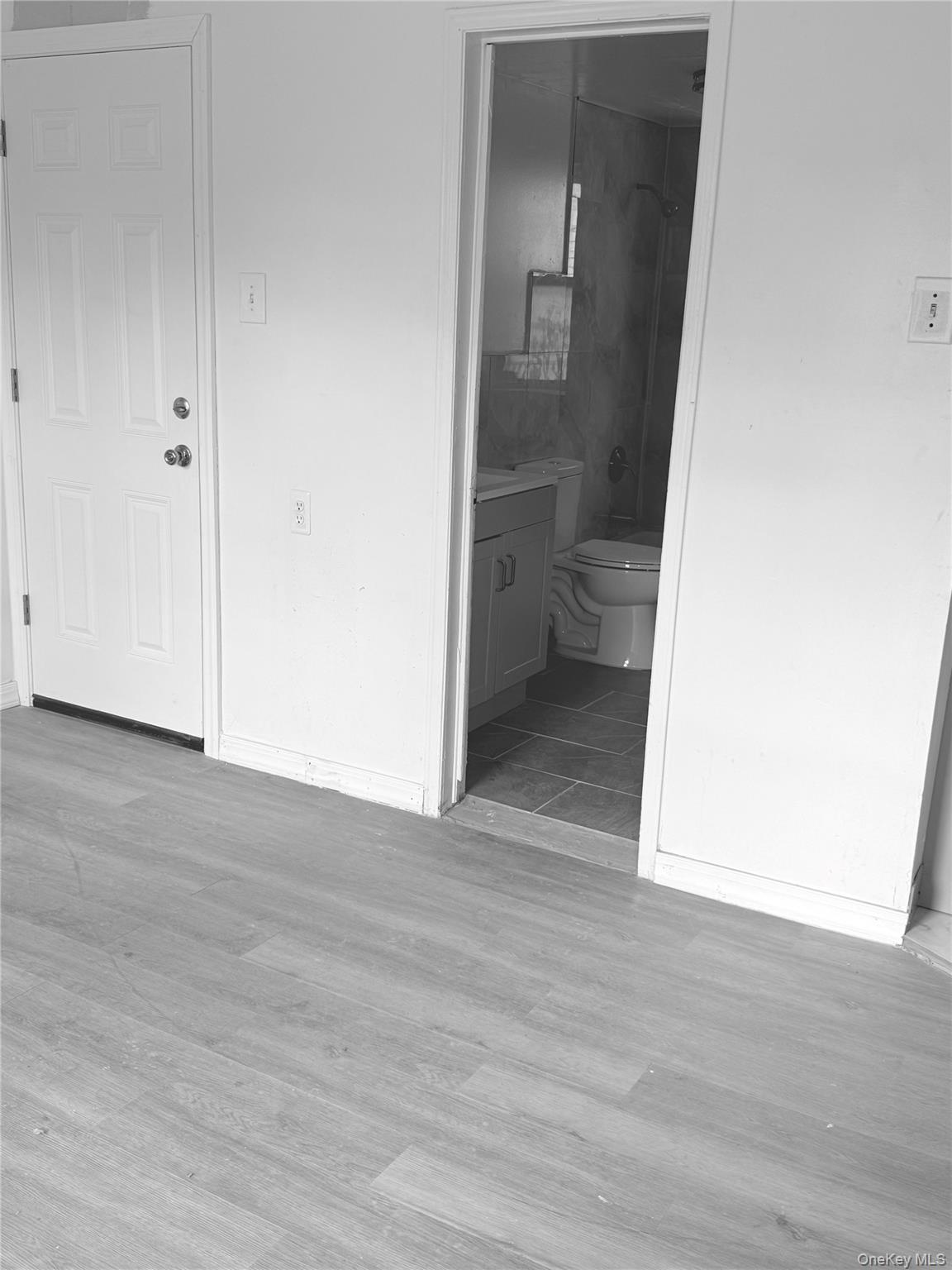 14-04 Dickens Street Property Photo 33