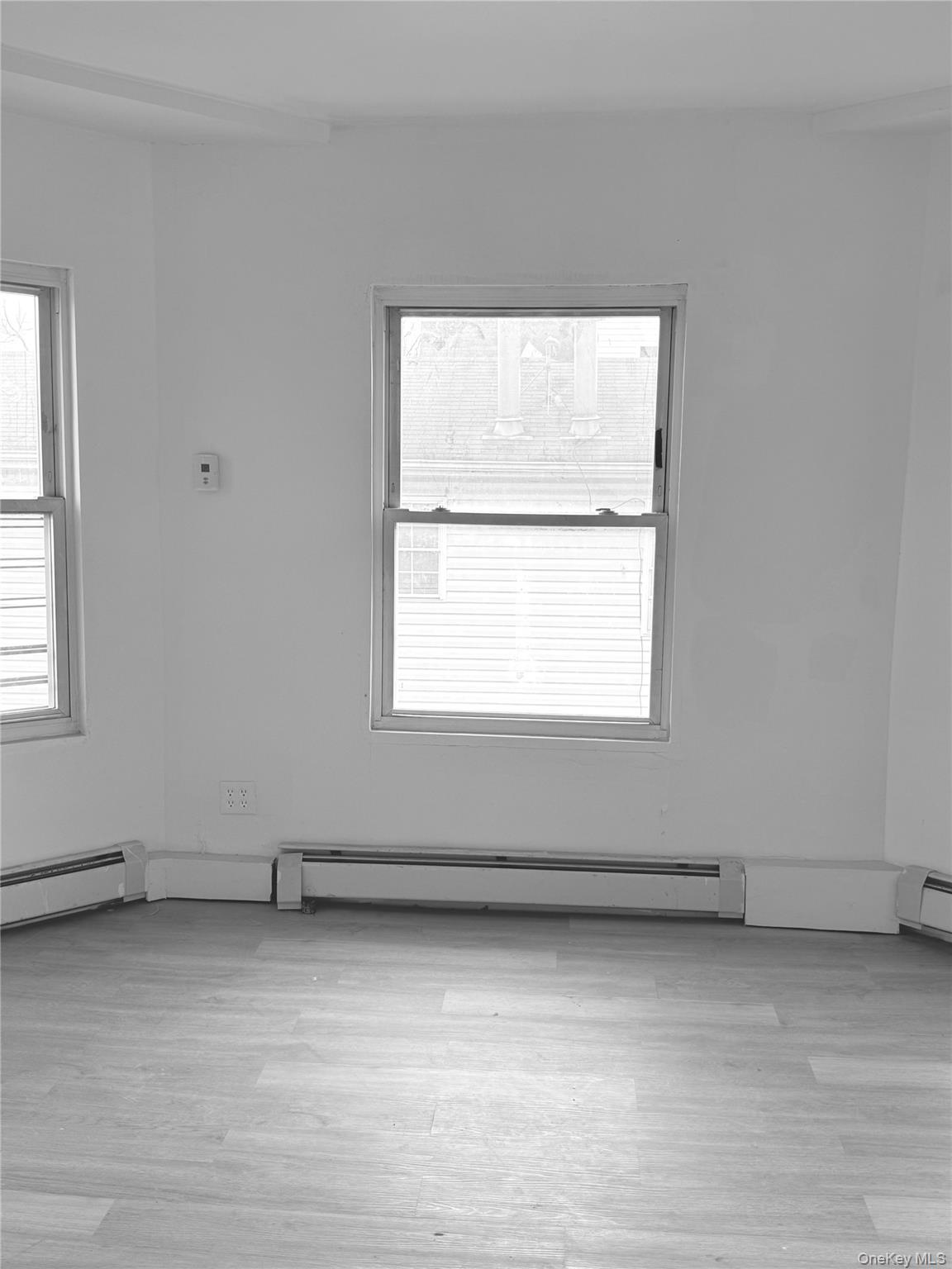 14-04 Dickens Street Property Photo 35