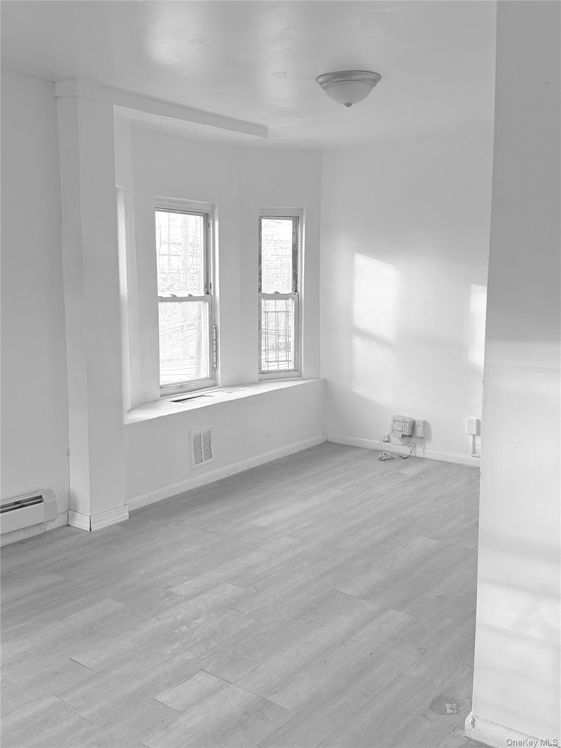 14-04 Dickens Street Property Photo 38