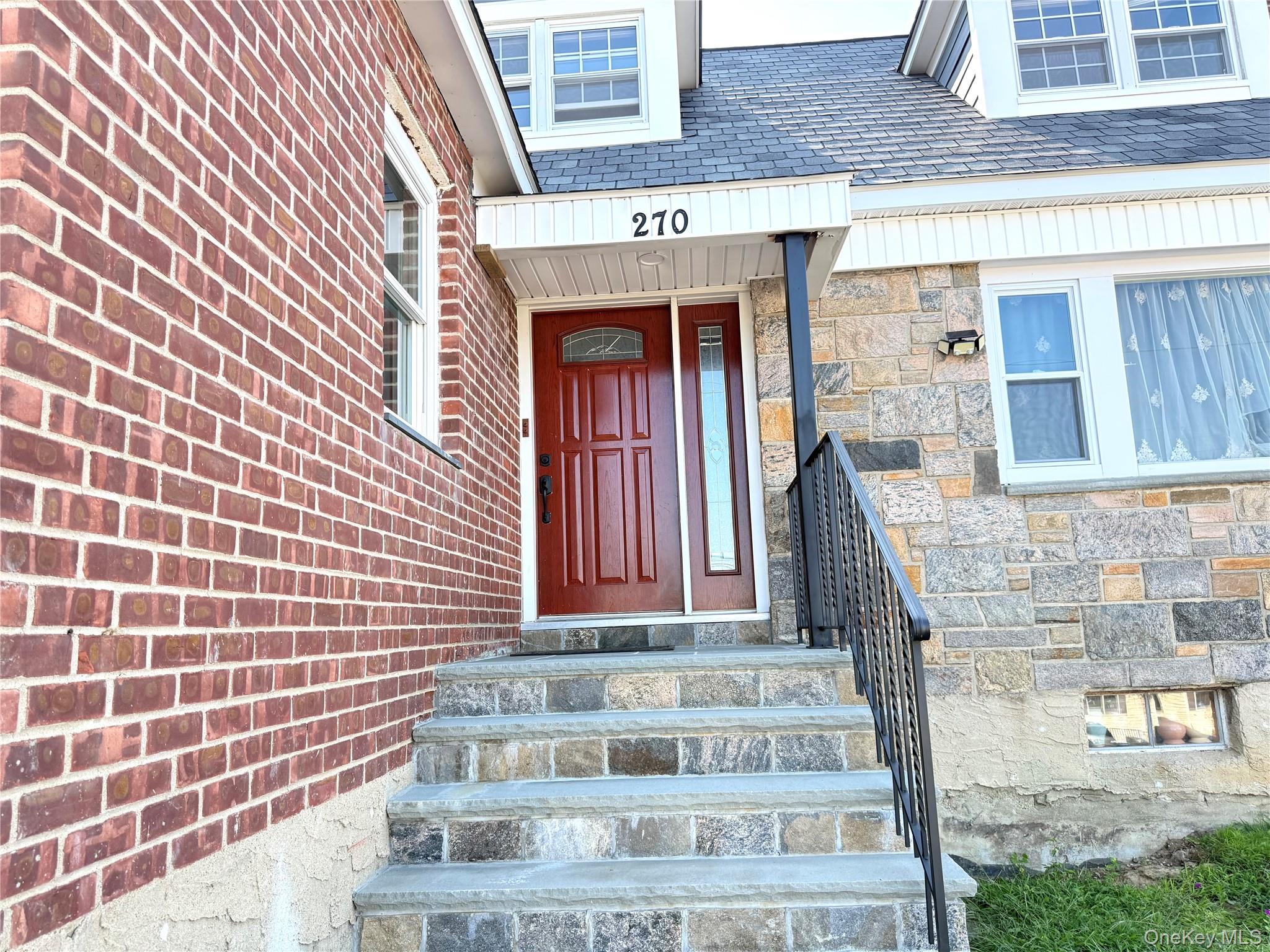 270 Gainsborg Avenue 2nd Floor Property Photo 1
