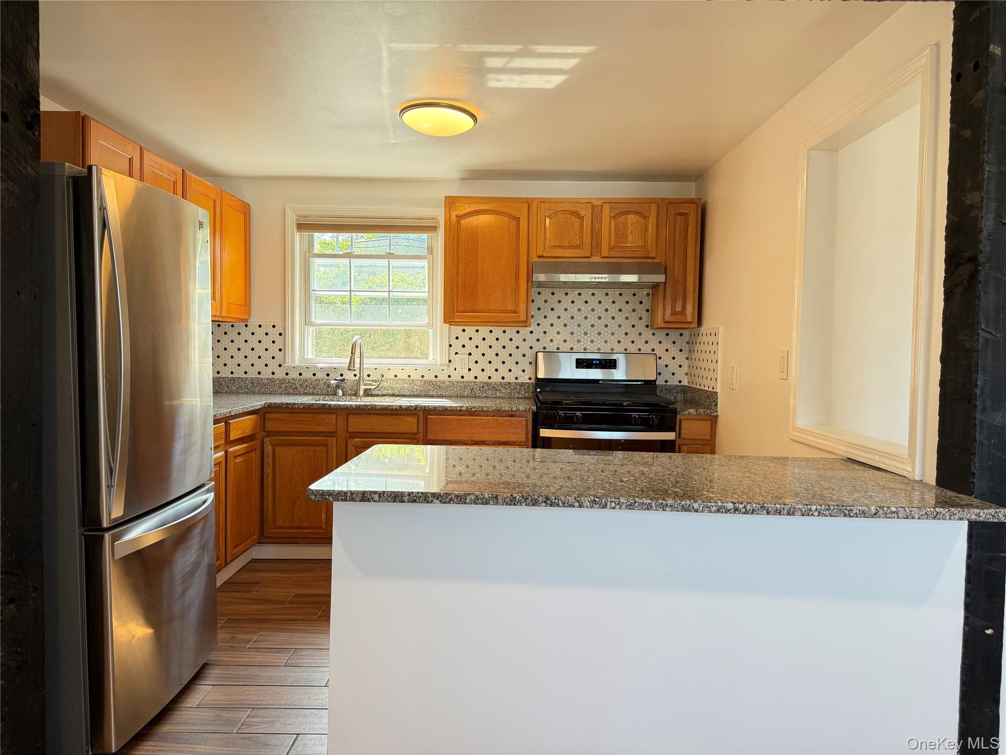 270 Gainsborg Avenue 2nd Floor Property Photo 3