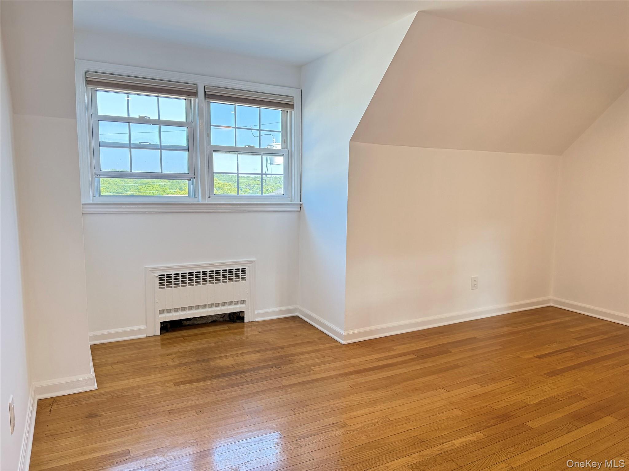 270 Gainsborg Avenue 2nd Floor Property Photo 4