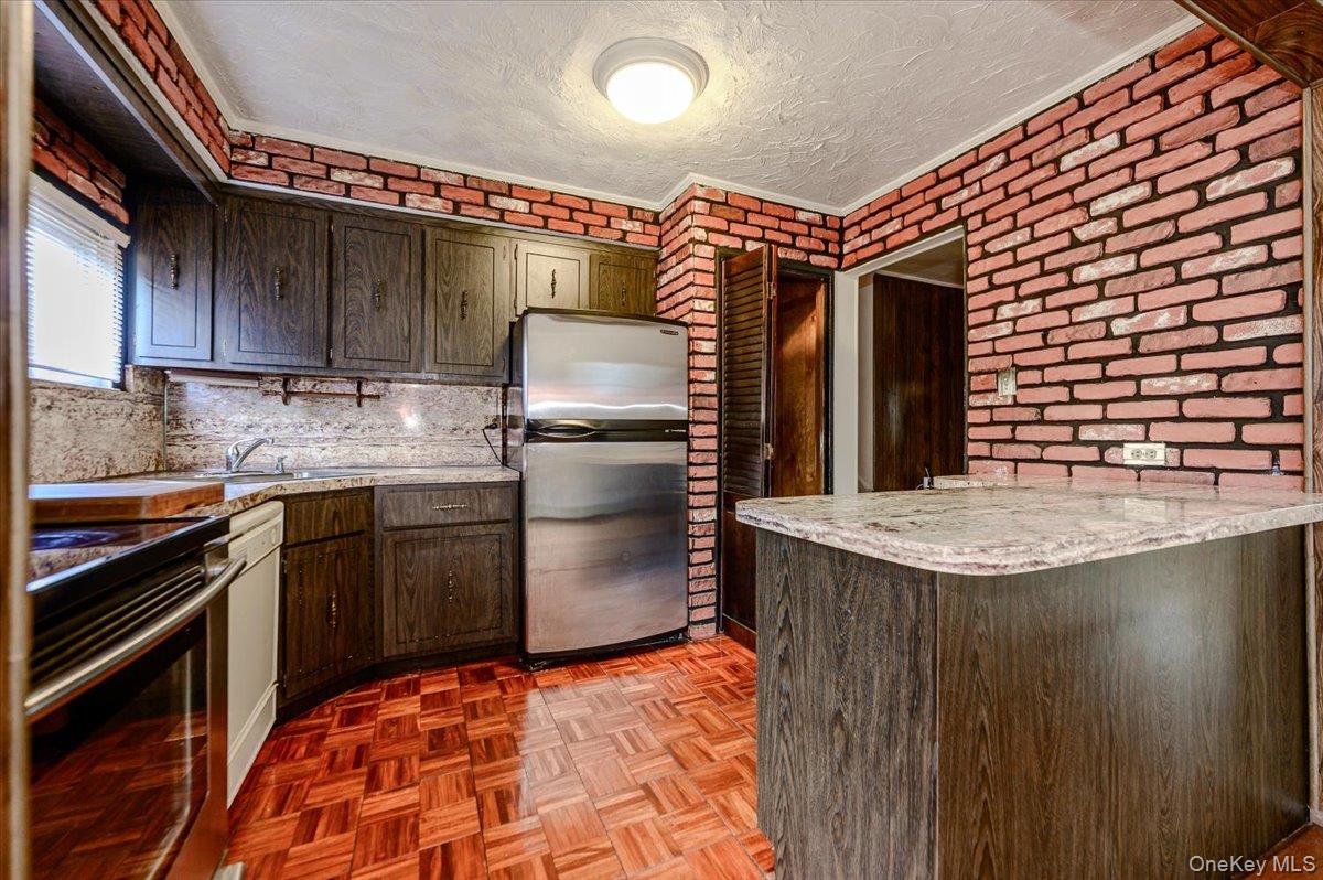 377 Bellmore Road Property Photo 5