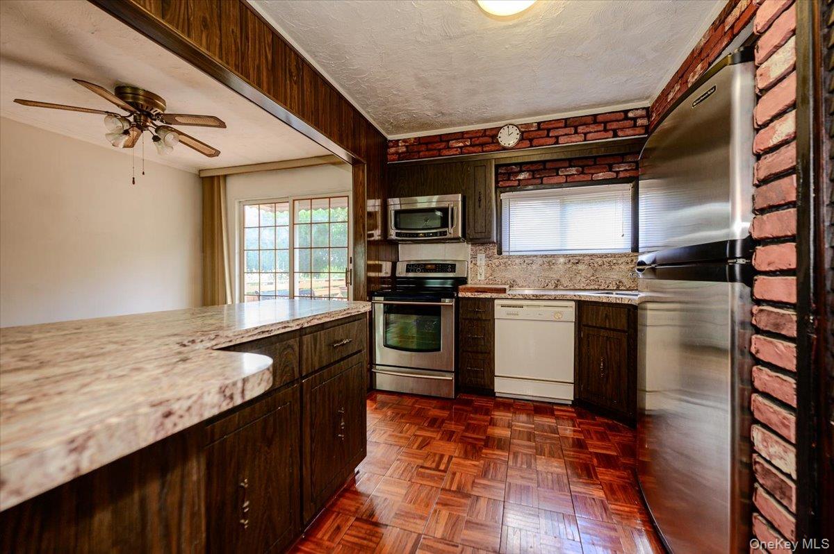 377 Bellmore Road Property Photo 6