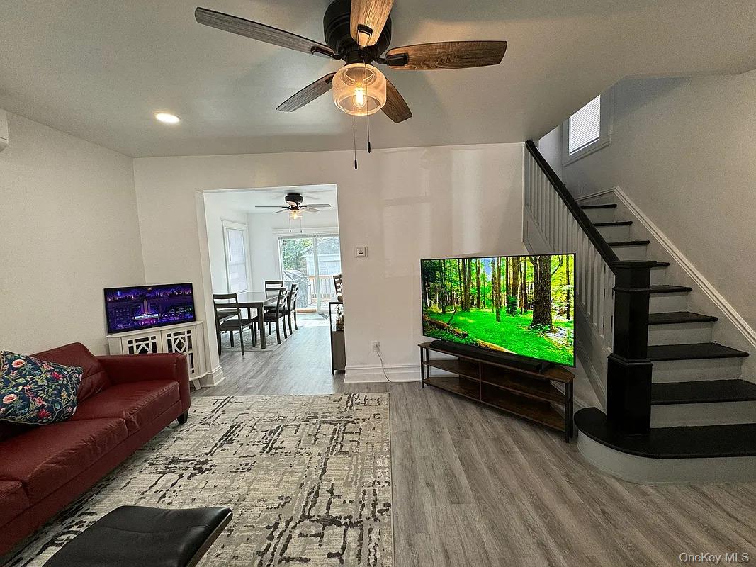 1630 E 52nd Street Property Photo 3
