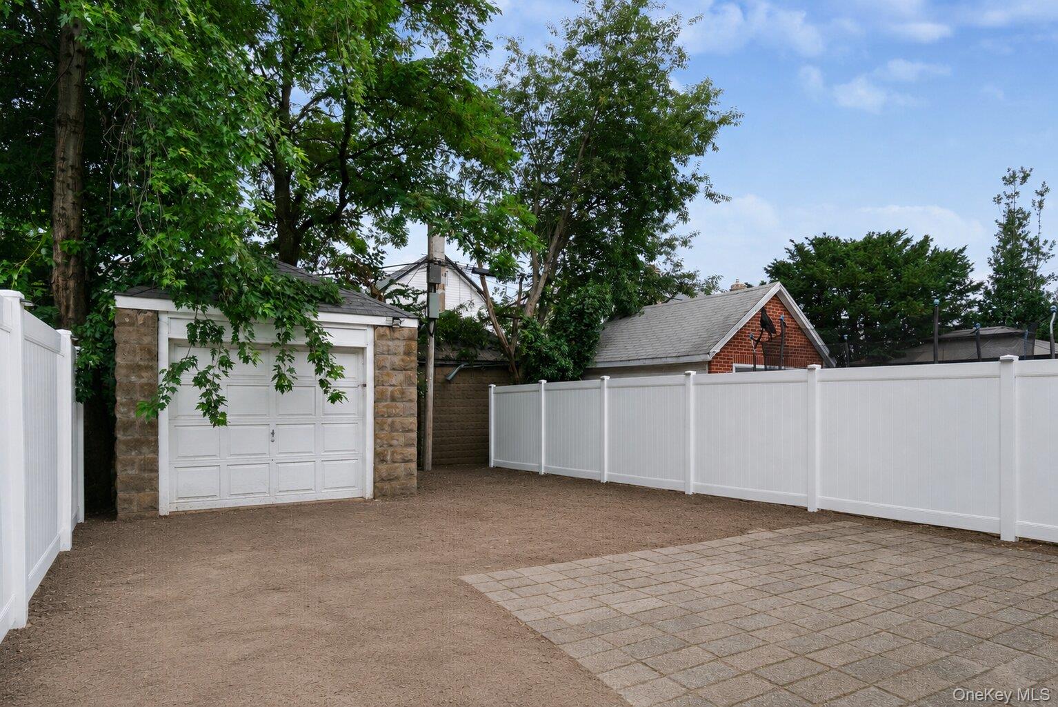 1630 E 52nd Street Property Photo 20