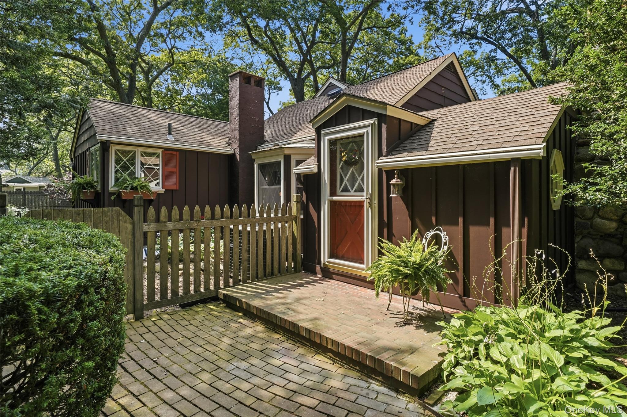 481 Ackerson Boulevard Property Photo 4