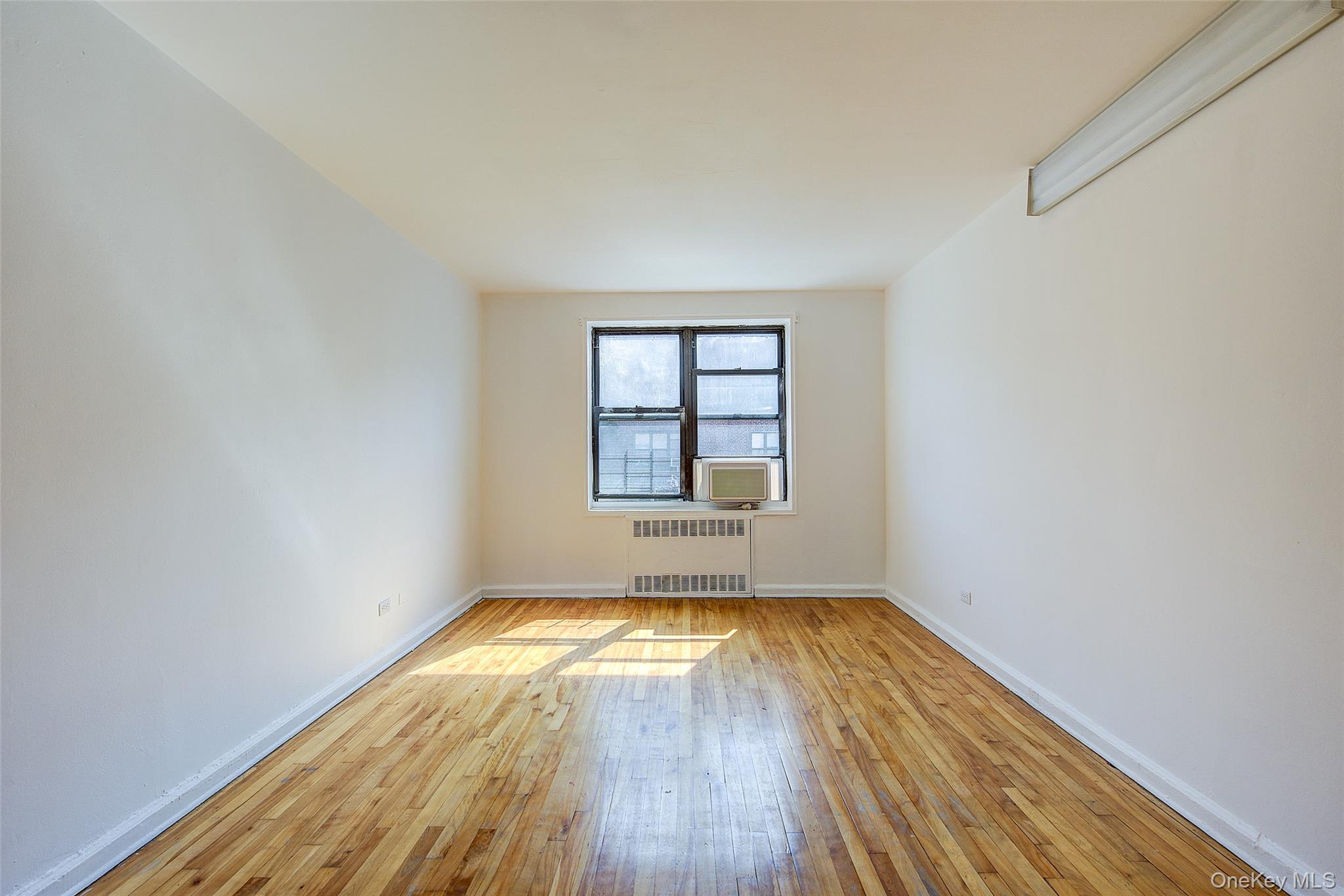 34-20 78th Street 4j Property Photo 1