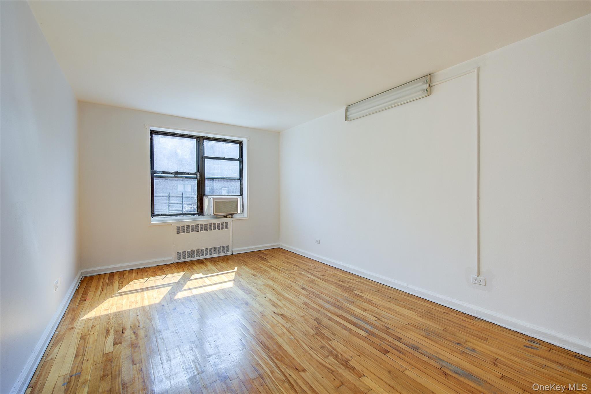 34-20 78th Street 4j Property Photo 3