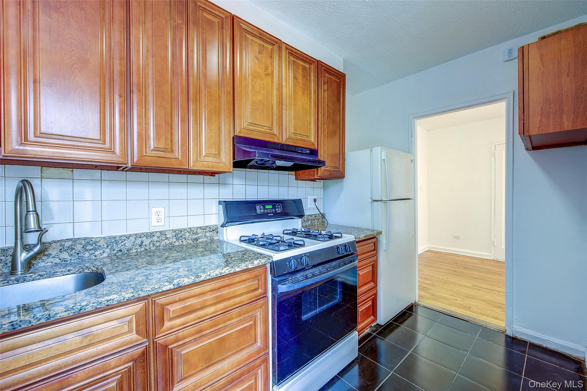 34-20 78th Street 4j Property Photo 10