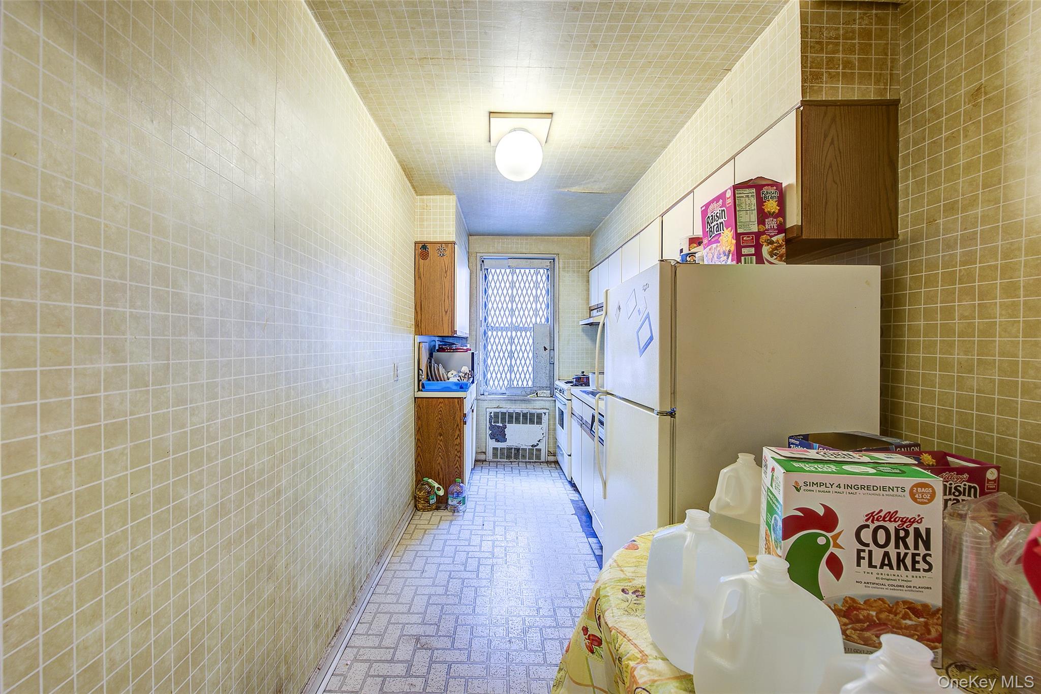 37-27 86th Street 5s Property Photo 3