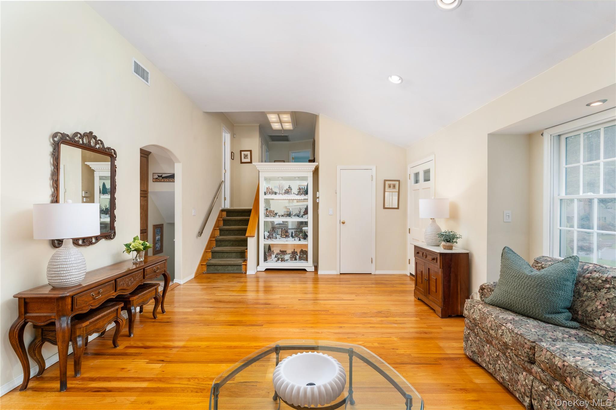 12 William Penn Drive Property Photo 6