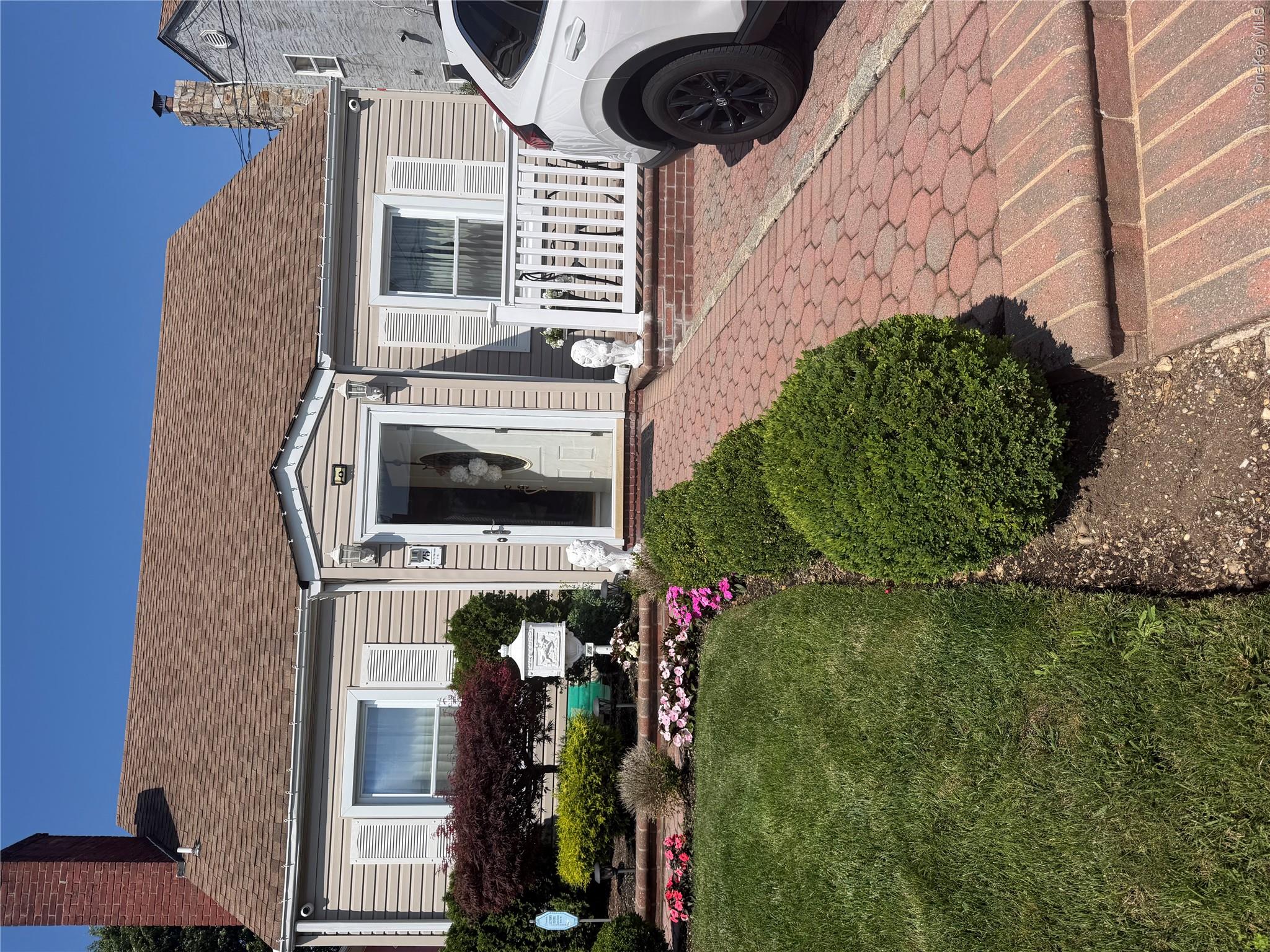 75 Maplewood Avenue Property Photo 1