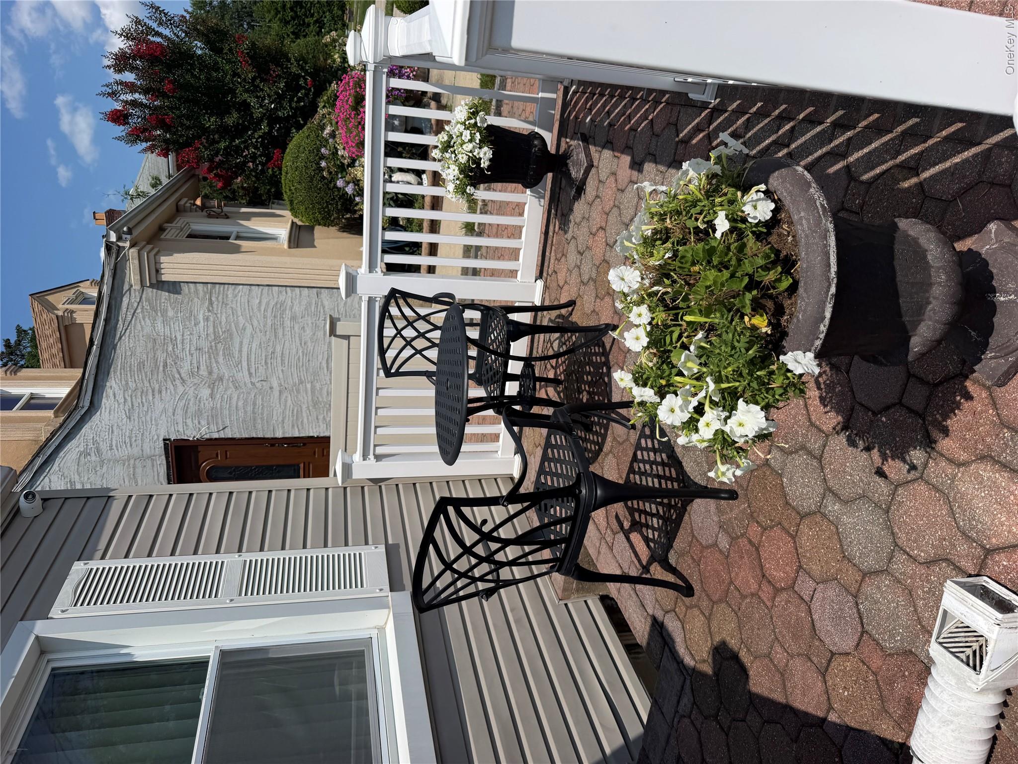 75 Maplewood Avenue Property Photo 17