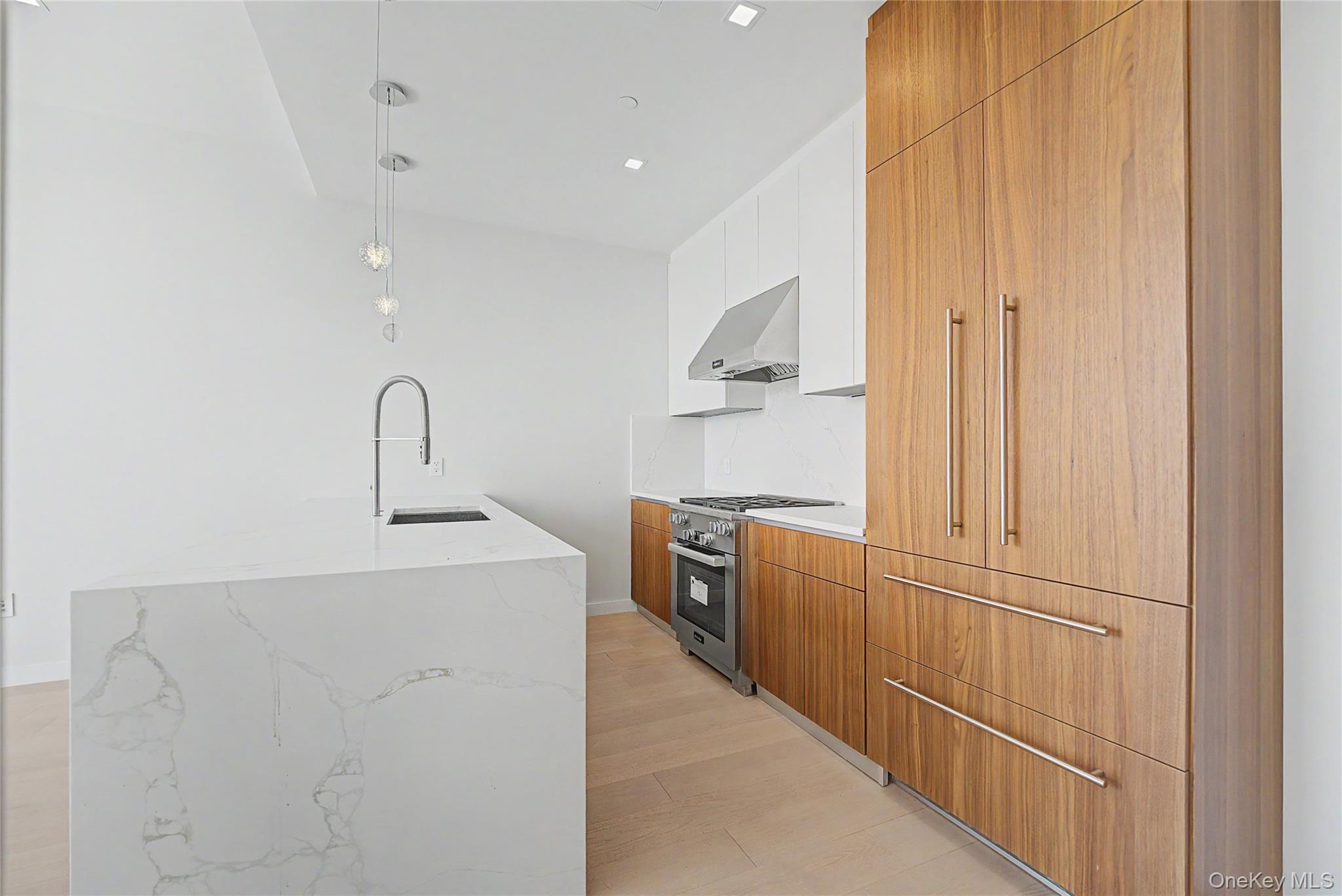 35-32 Leavitt Street 12b Property Photo 6