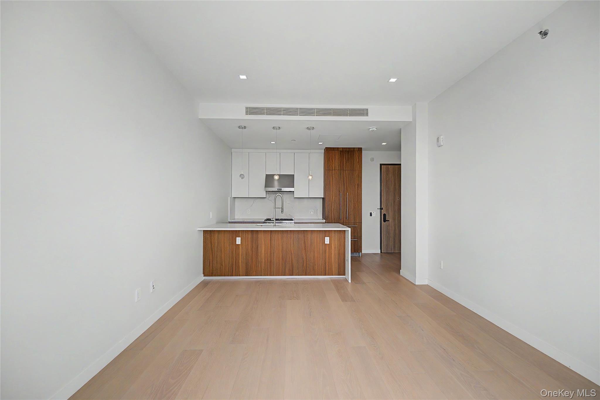 35-32 Leavitt Street 12b Property Photo 8