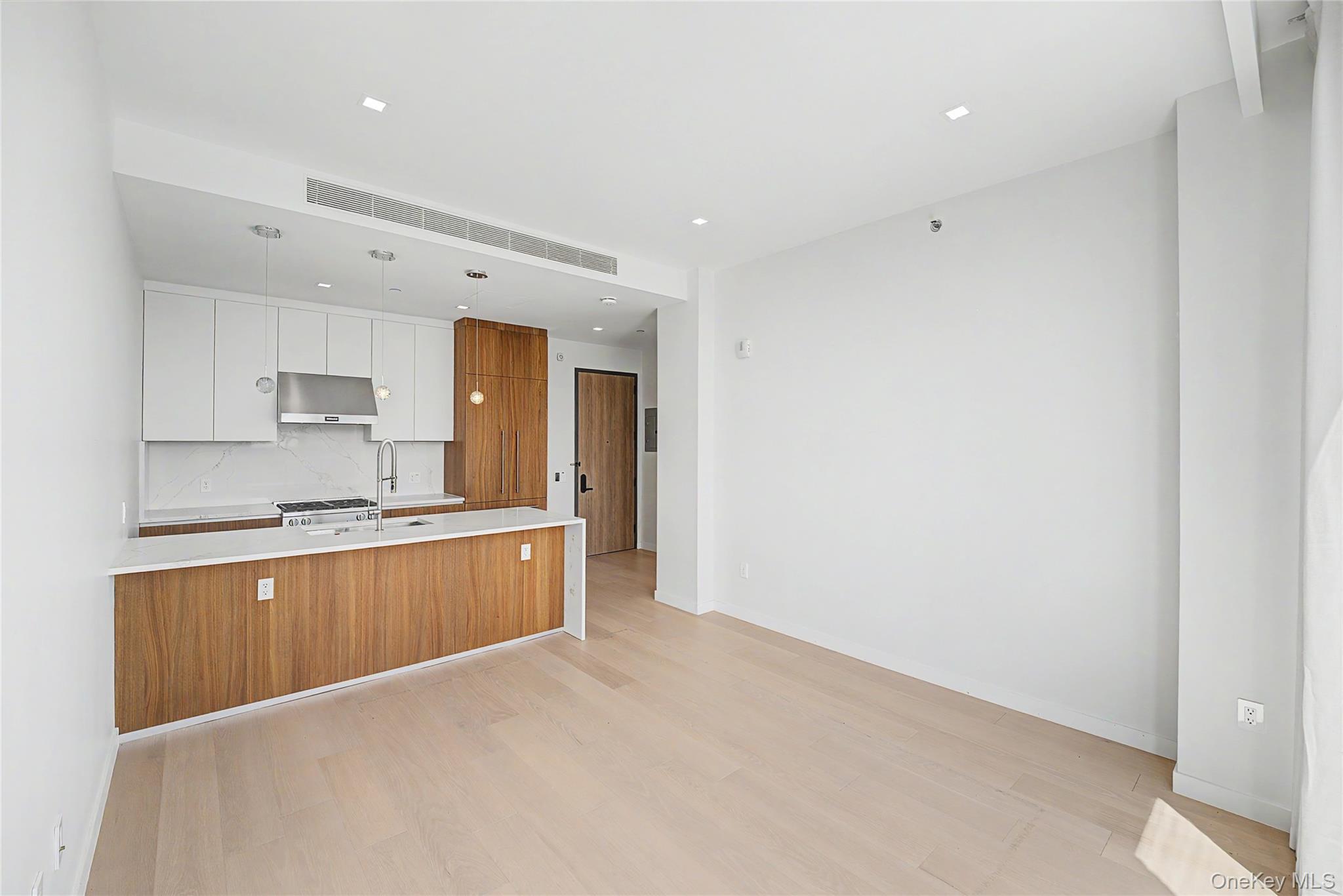 35-32 Leavitt Street 12b Property Photo 14