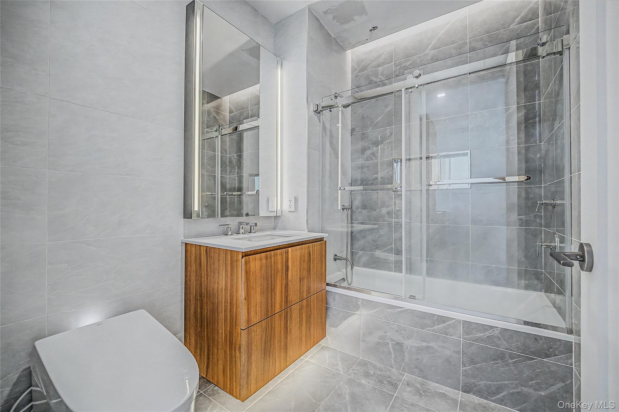 35-32 Leavitt Street 12b Property Photo 18