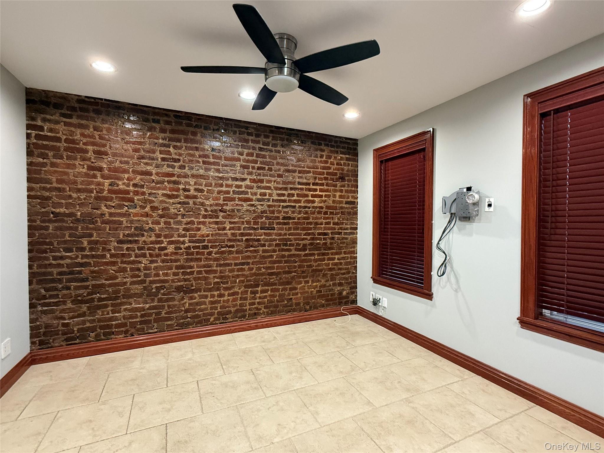 6194 Grove St Property Photo 2