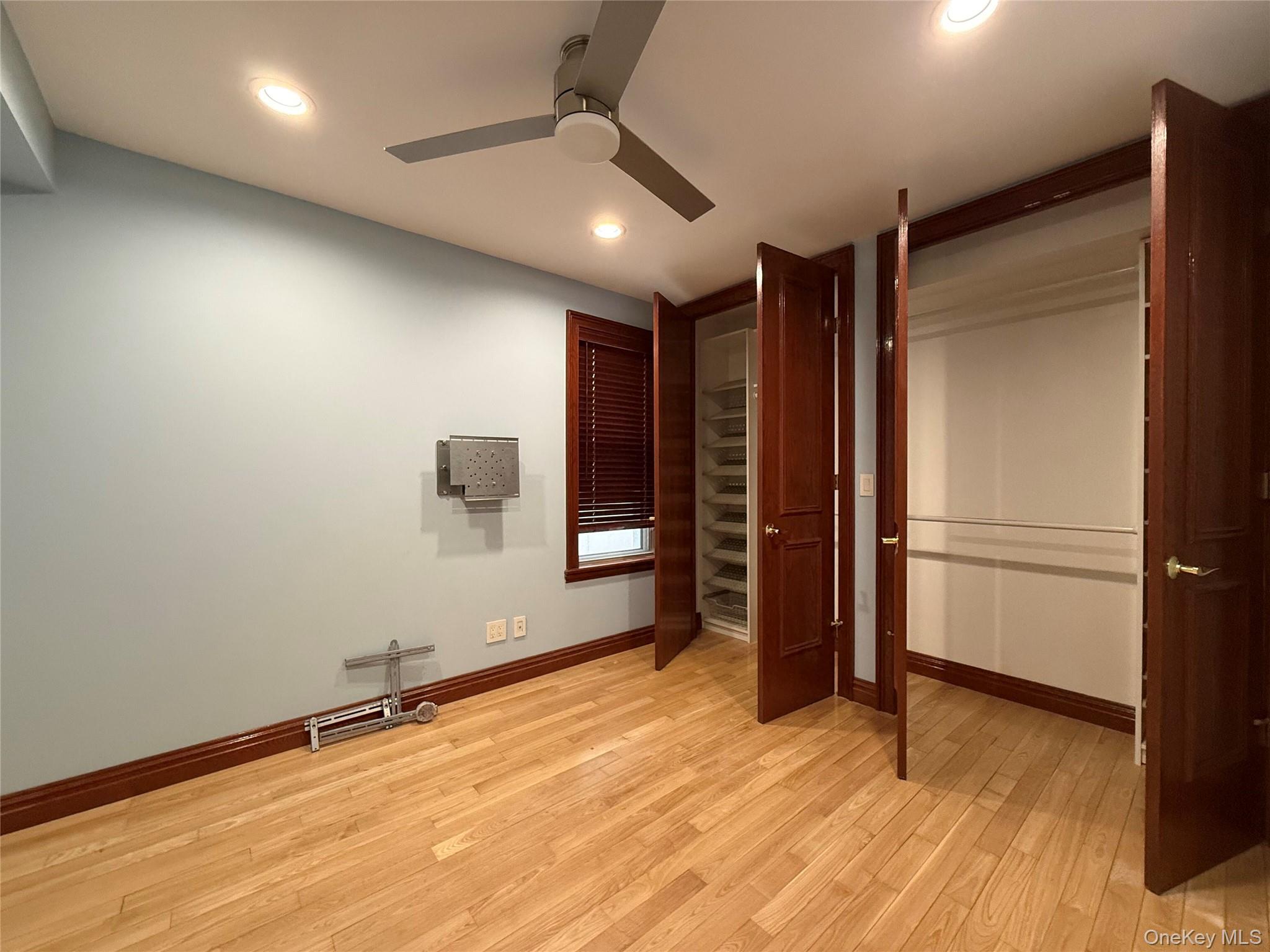 6194 Grove St Property Photo 6
