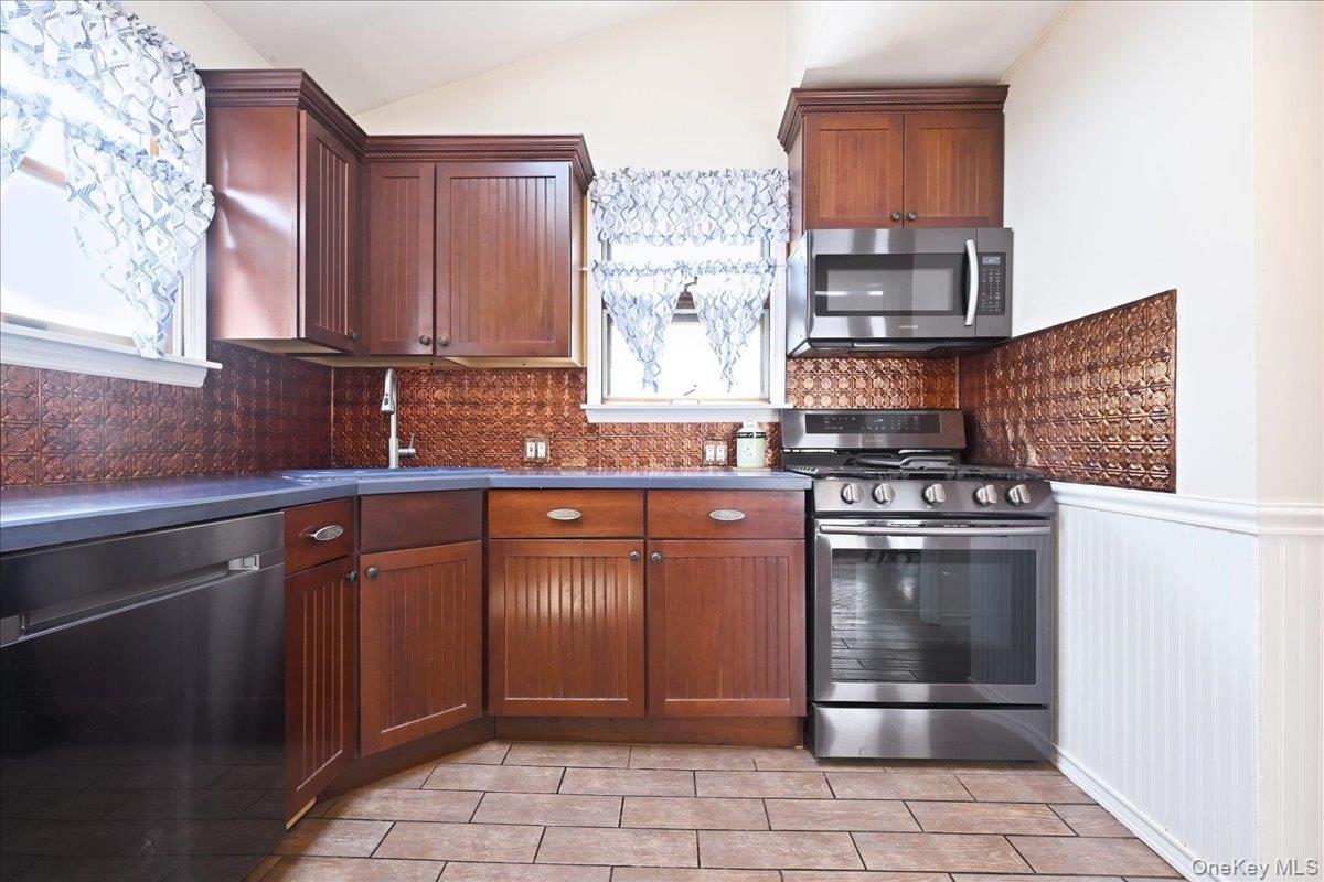 79 Amherst Road Property Photo 5