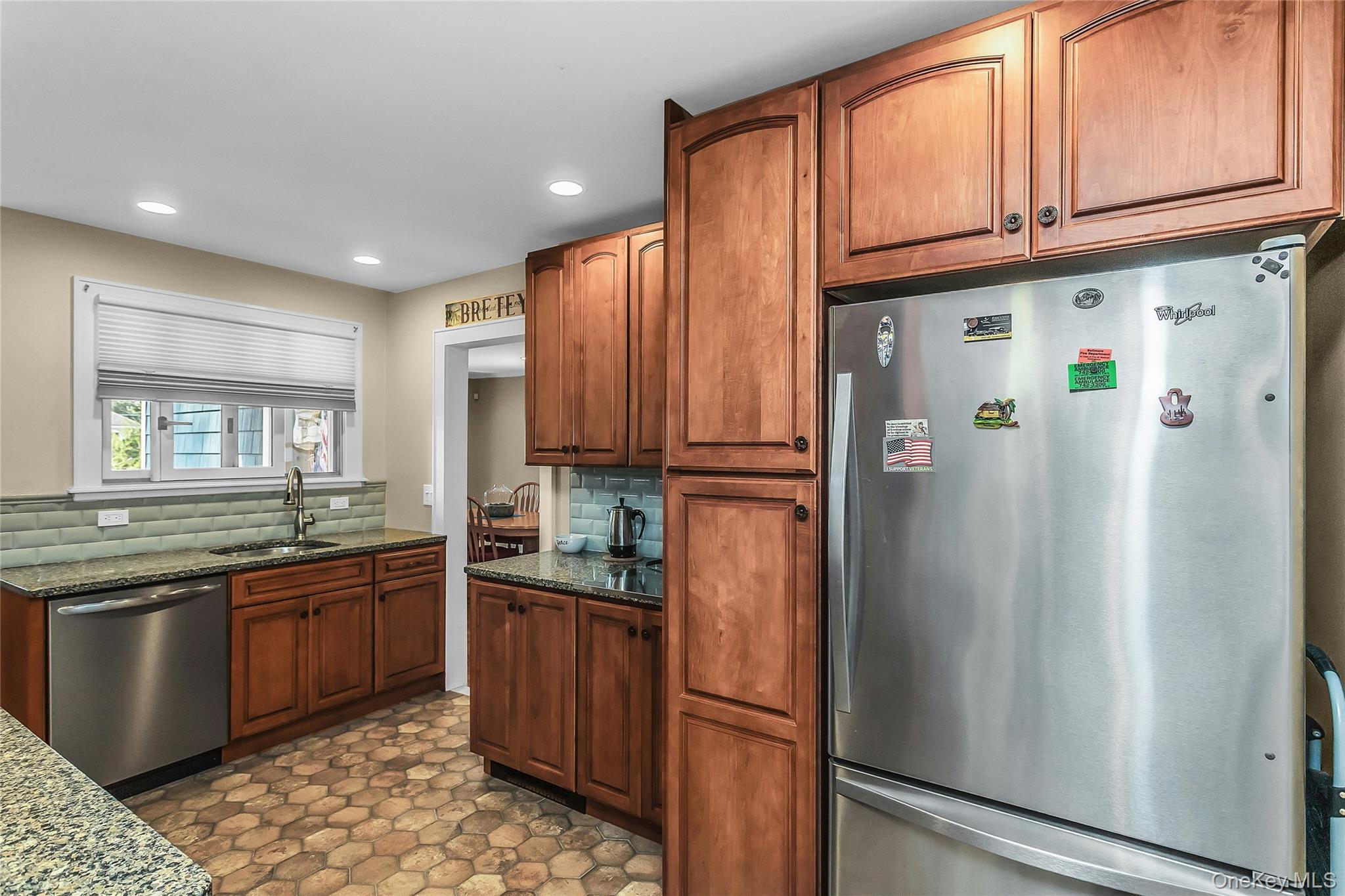 2723 Clarendon Avenue Property Photo 4