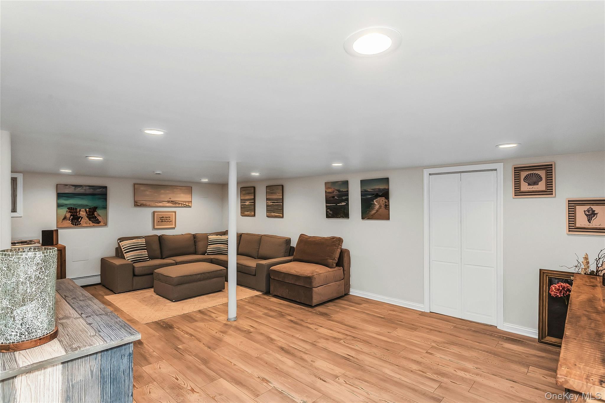 2723 Clarendon Avenue Property Photo 14